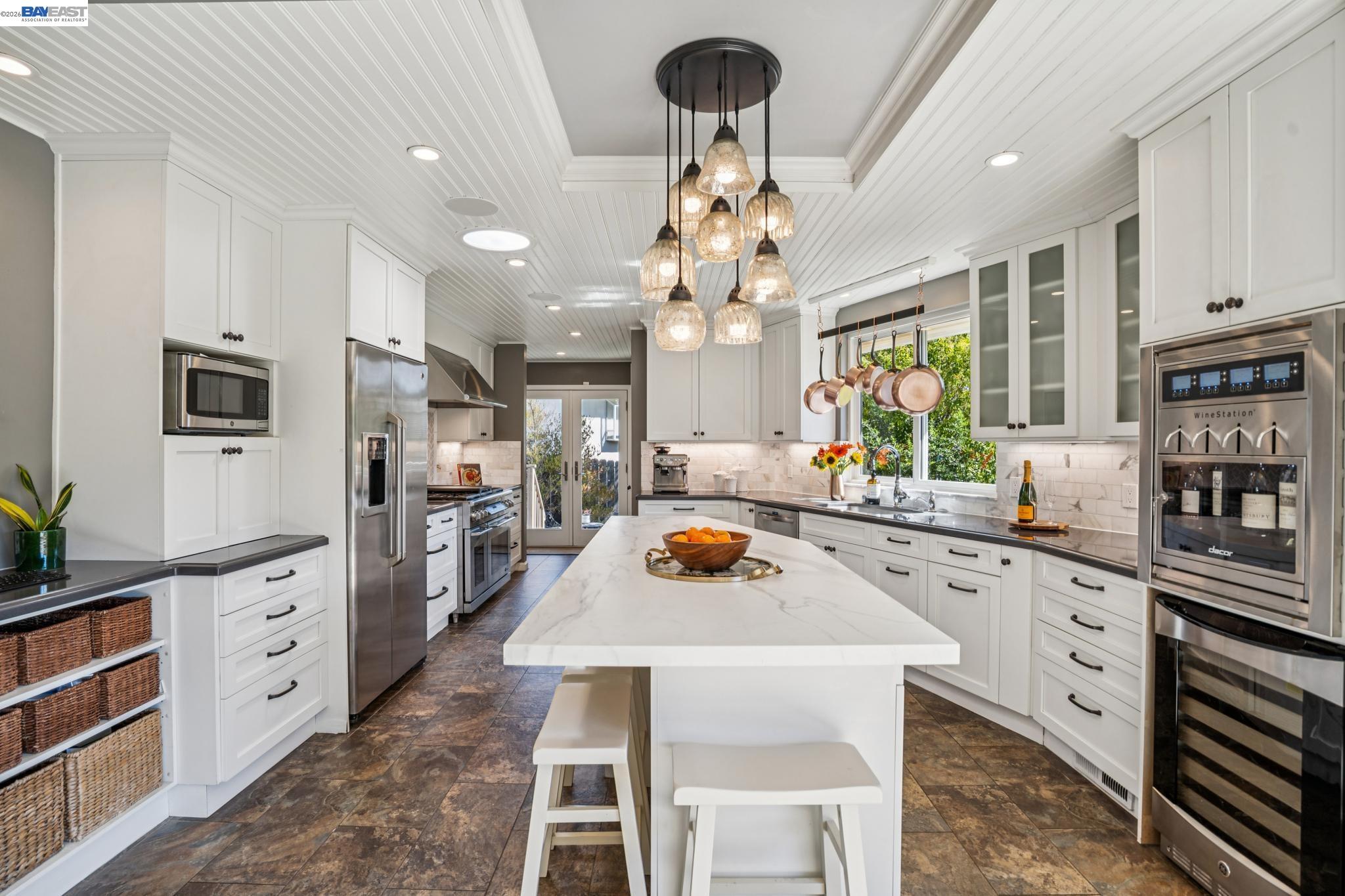 Detail Gallery Image 5 of 53 For 682 Jennie Ct, Lafayette,  CA 94549 - 5 Beds | 2/1 Baths