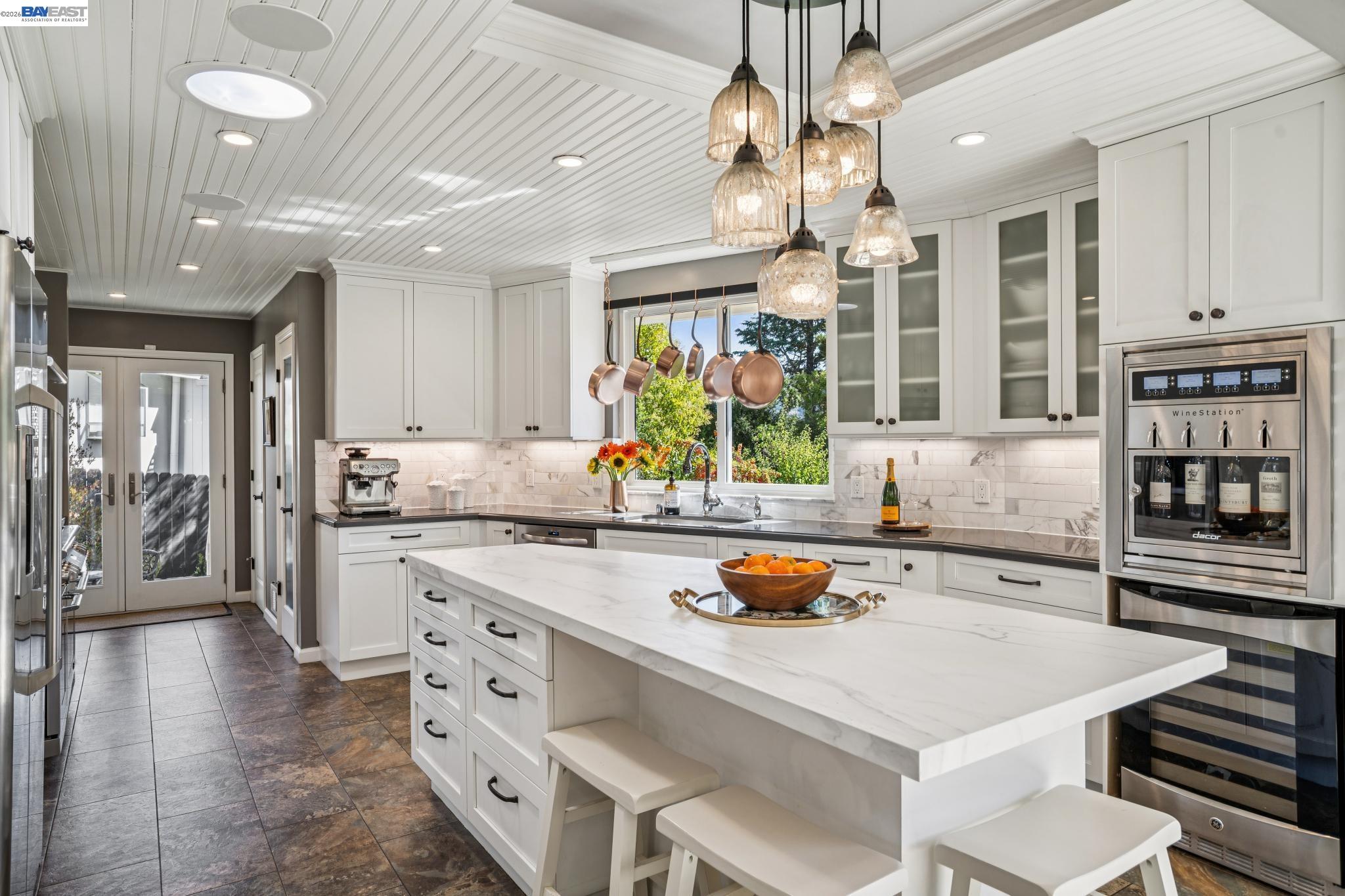 Detail Gallery Image 7 of 58 For 682 Jennie Ct, Lafayette,  CA 94549 - 5 Beds | 2/1 Baths