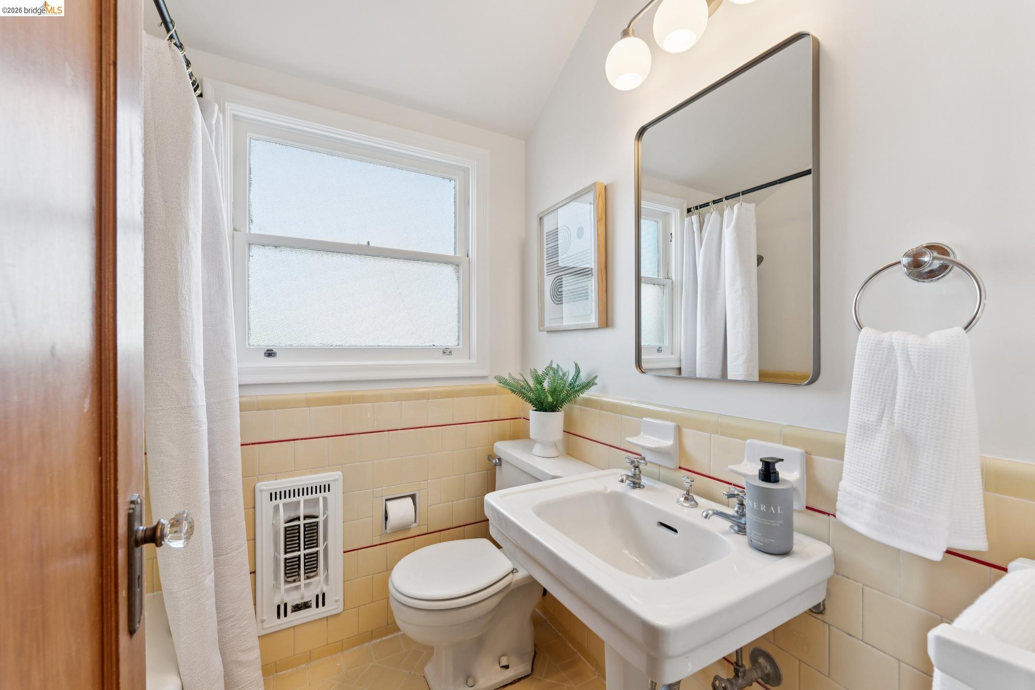 Detail Gallery Image 30 of 60 For 636 38th St, Richmond,  CA 94805 - 3 Beds | 2 Baths