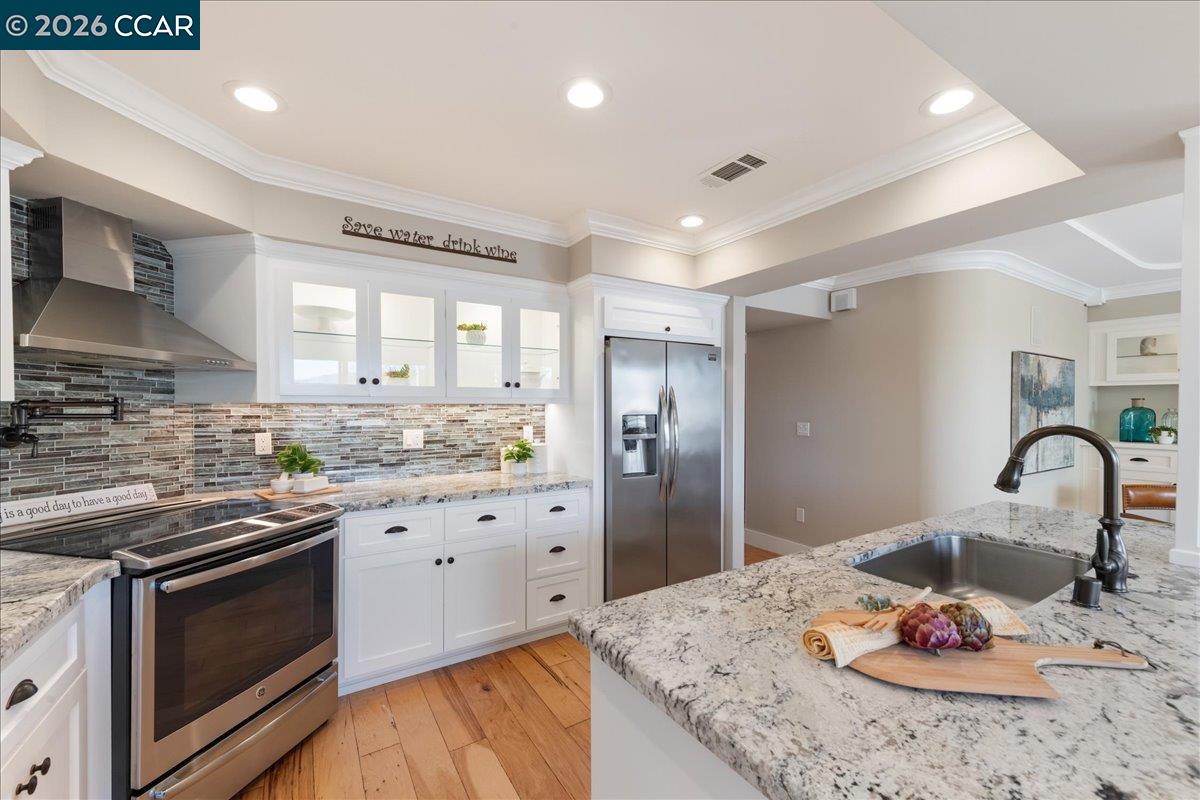 Photo #1: 41126323 Listing: Photo #1