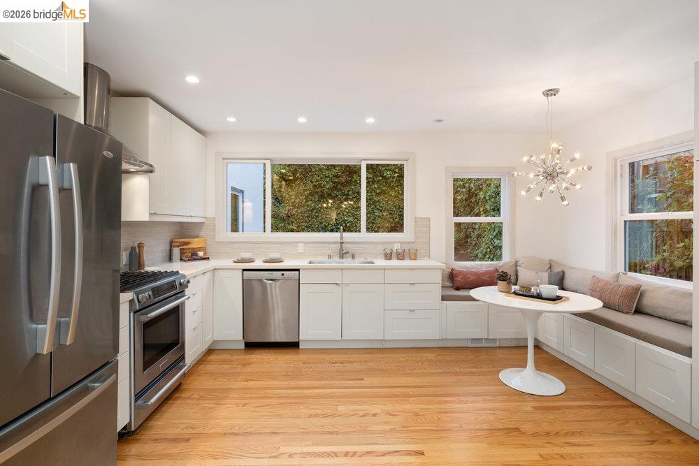 Detail Gallery Image 13 of 60 For 589 San Luis Rd., Berkeley,  CA 94707-1723 - 4 Beds | 2 Baths