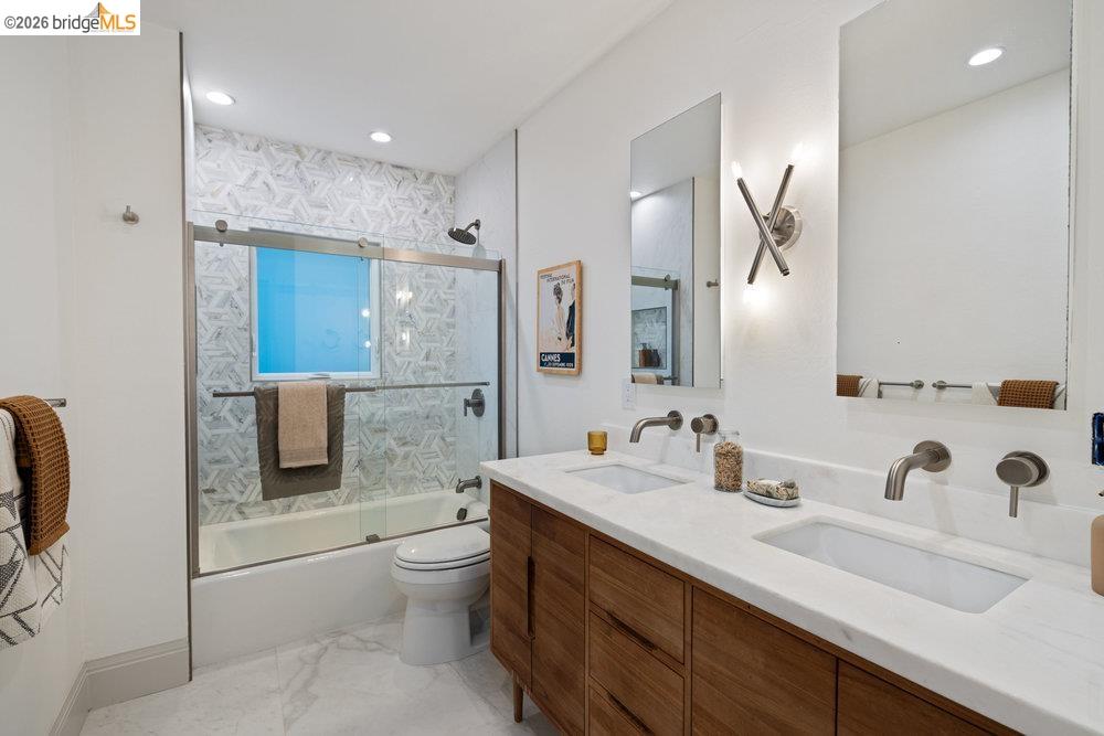 Detail Gallery Image 19 of 60 For 589 San Luis Rd., Berkeley,  CA 94707-1723 - 4 Beds | 2 Baths