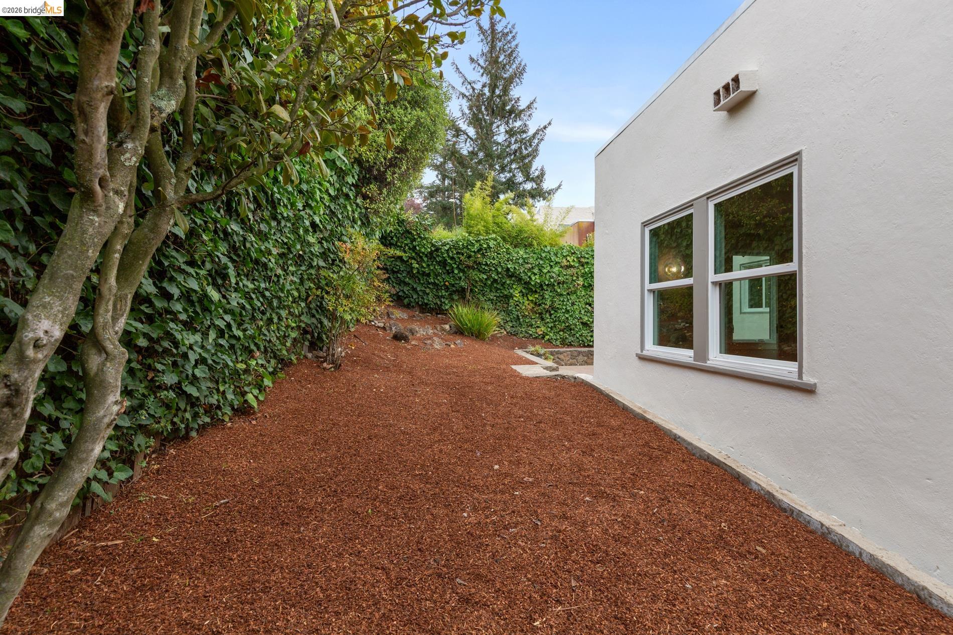 Detail Gallery Image 36 of 60 For 589 San Luis Rd., Berkeley,  CA 94707-1723 - 4 Beds | 2 Baths