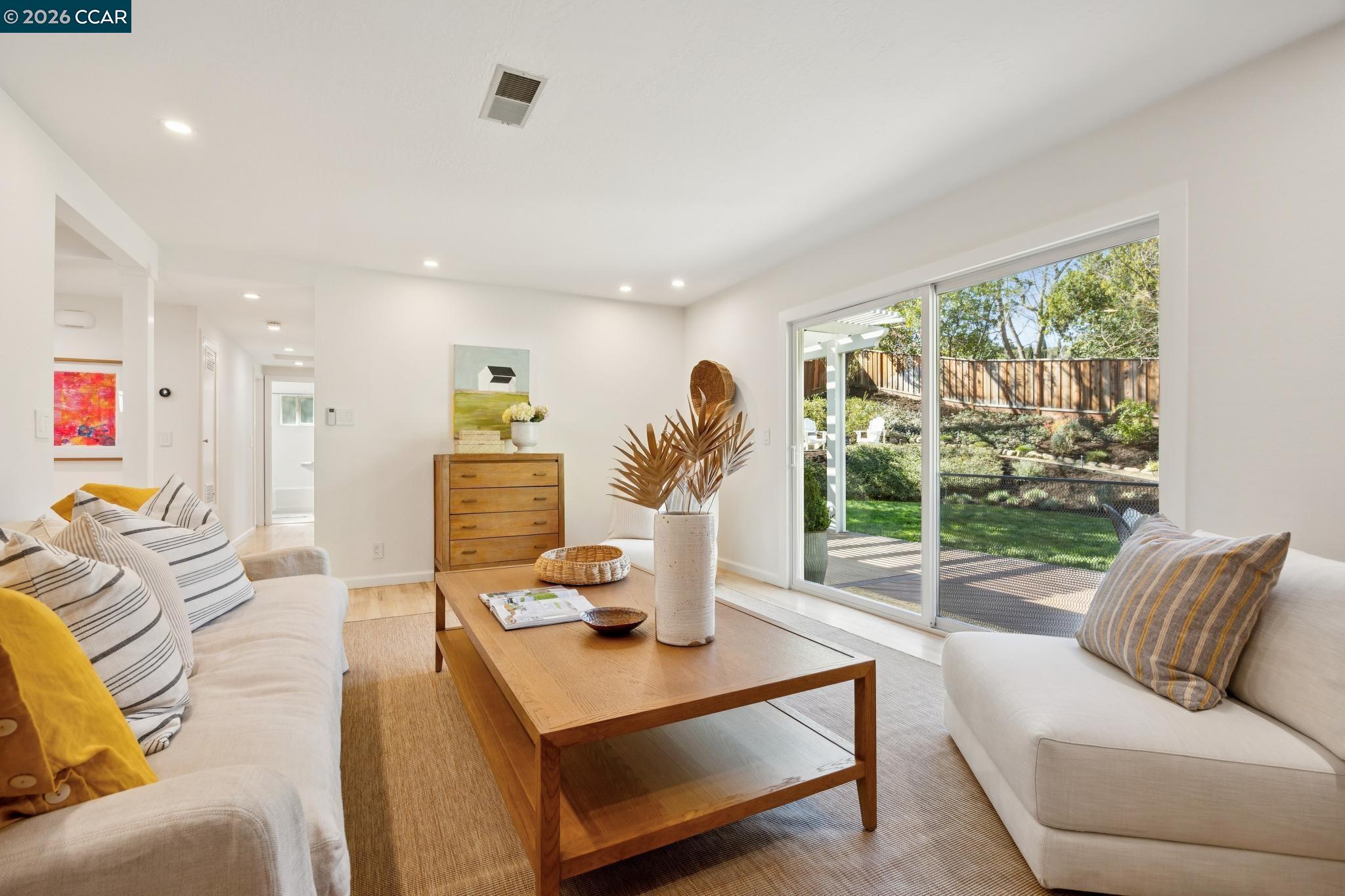 Detail Gallery Image 14 of 46 For 1651 Mendota Court, Walnut Creek,  CA 94597 - 3 Beds | 2 Baths