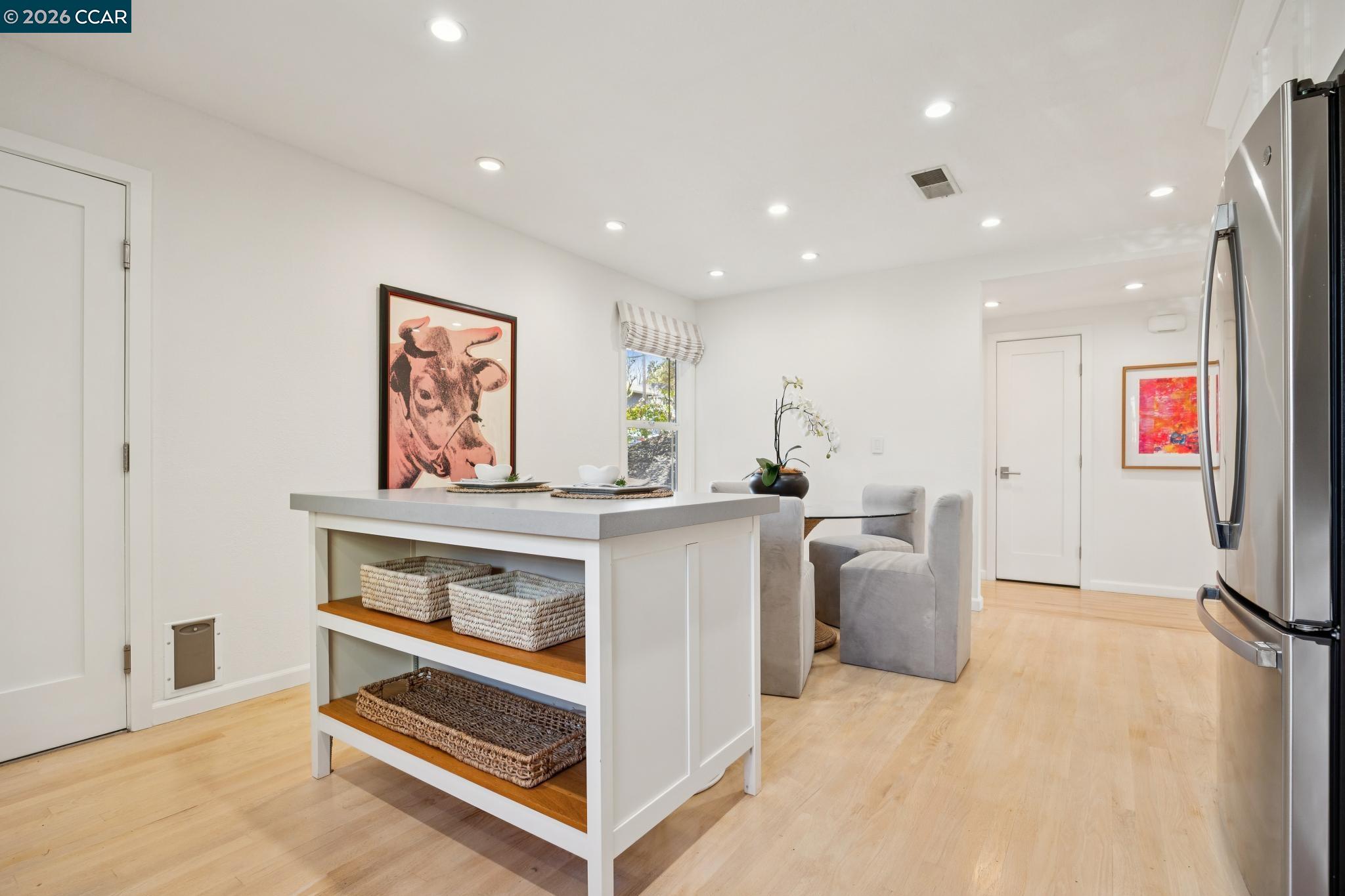 Detail Gallery Image 8 of 46 For 1651 Mendota Court, Walnut Creek,  CA 94597 - 3 Beds | 2 Baths