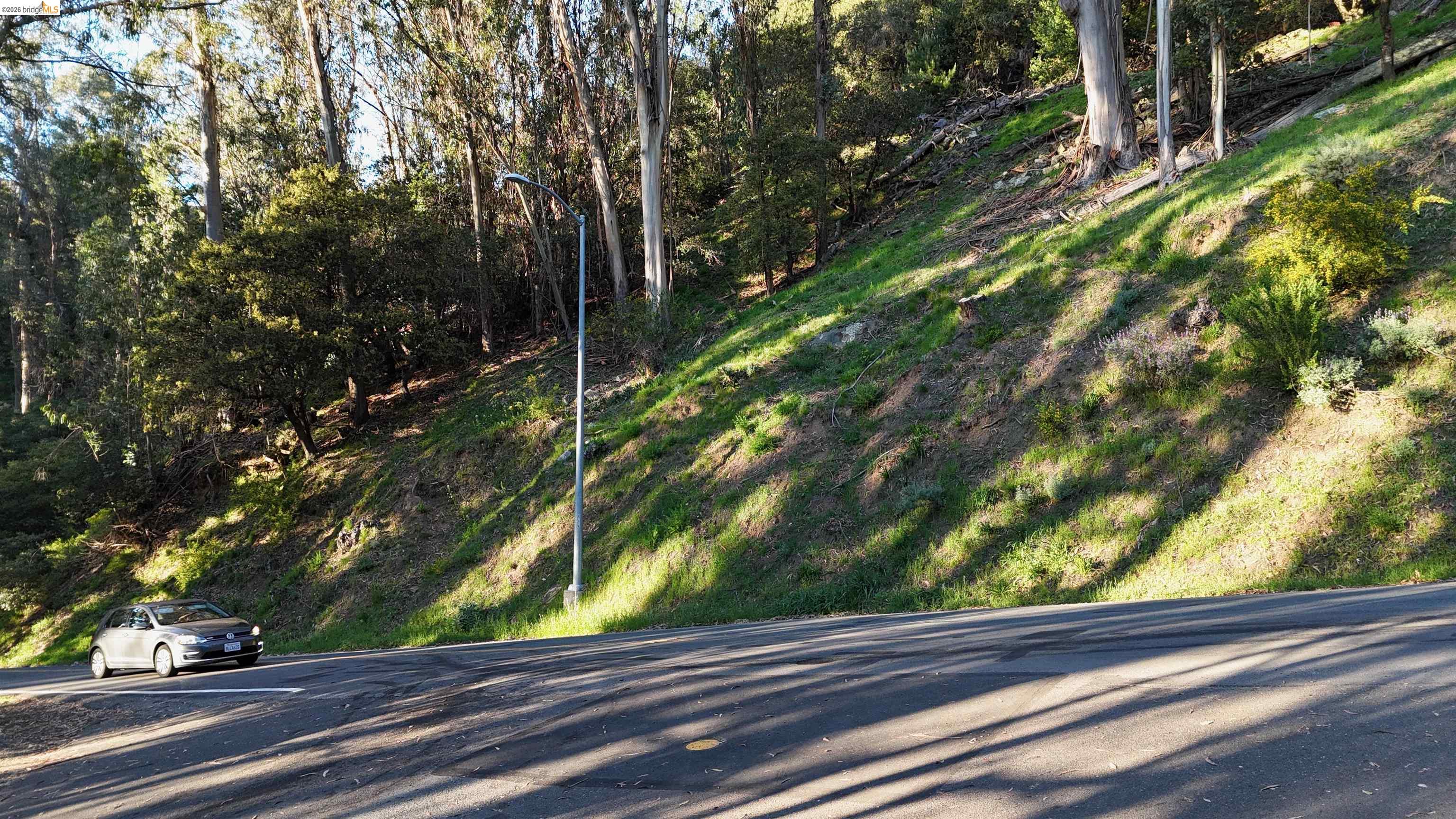 Detail Gallery Image 4 of 23 For 5847 Ascot Dr, Oakland,  CA 94611 - – Beds | – Baths