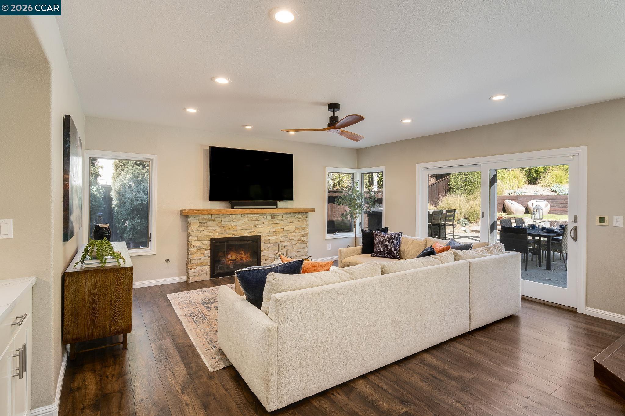 Detail Gallery Image 12 of 56 For 92 Hillview Dr, Danville,  CA 94506 - 5 Beds | 3 Baths