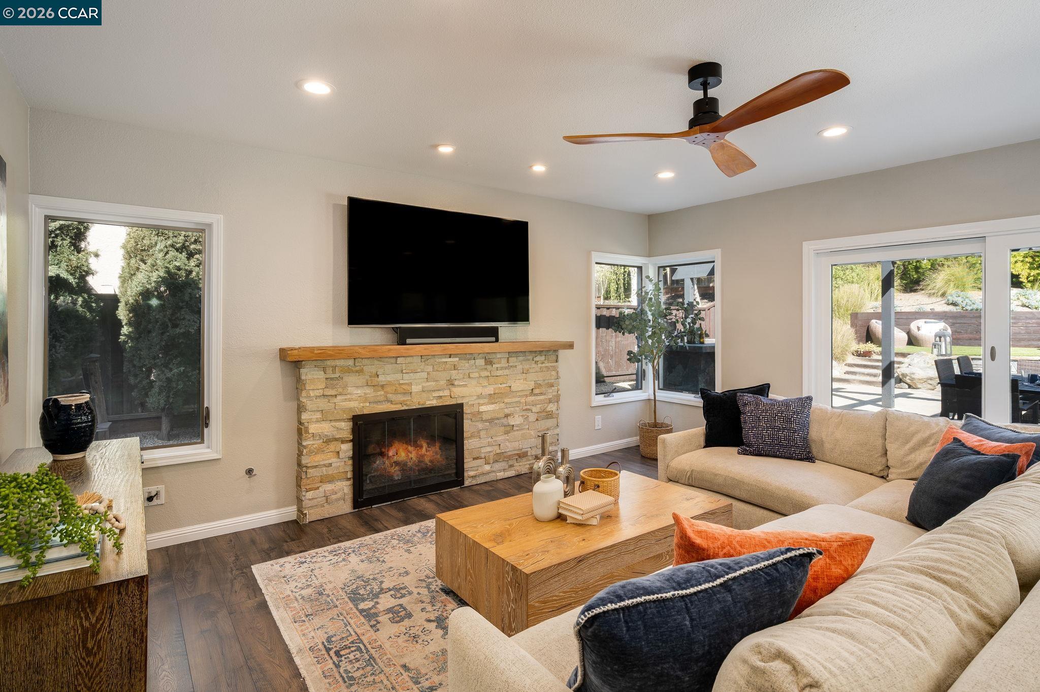 Detail Gallery Image 13 of 56 For 92 Hillview Dr, Danville,  CA 94506 - 5 Beds | 3 Baths