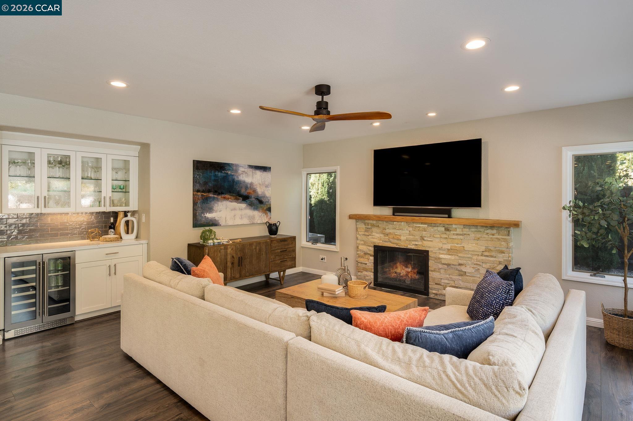 Detail Gallery Image 14 of 56 For 92 Hillview Dr, Danville,  CA 94506 - 5 Beds | 3 Baths