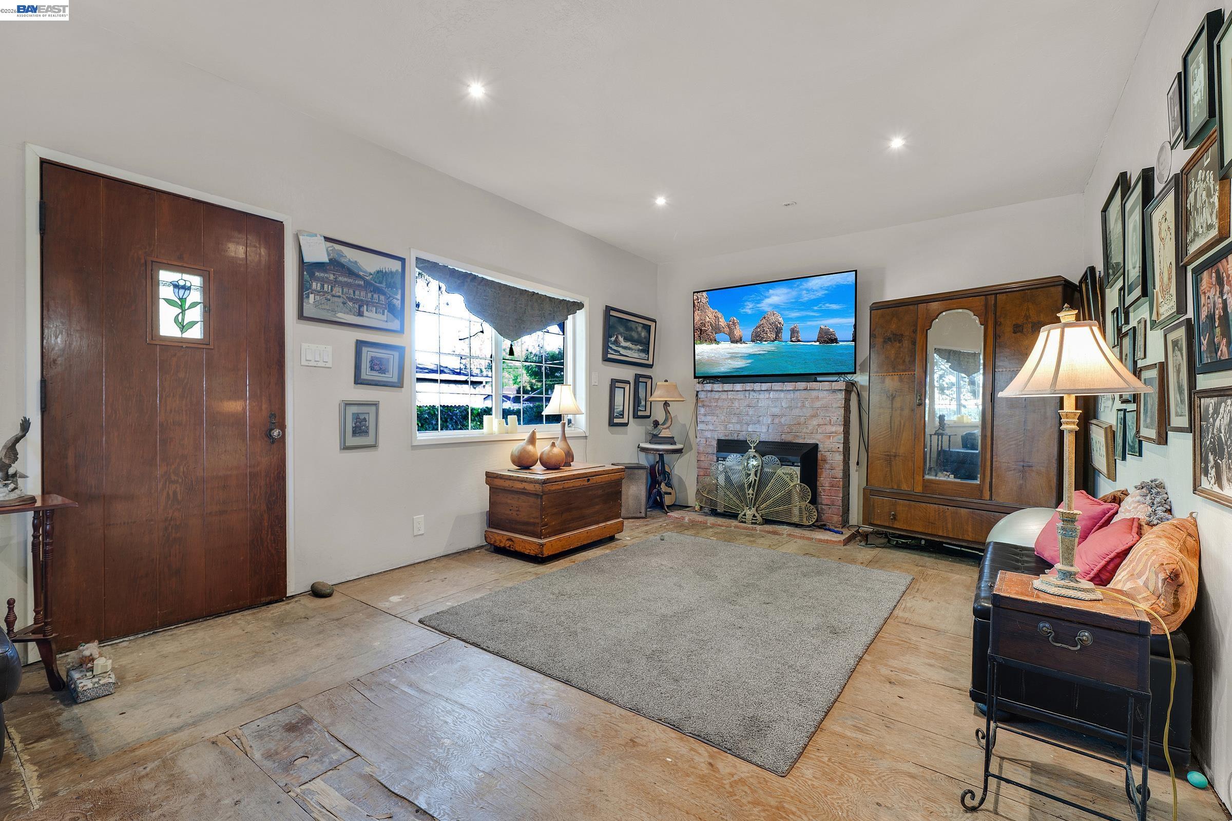 Detail Gallery Image 21 of 56 For 1177 Thiel Rd, Hayward,  CA 94544 - 2 Beds | 1 Baths