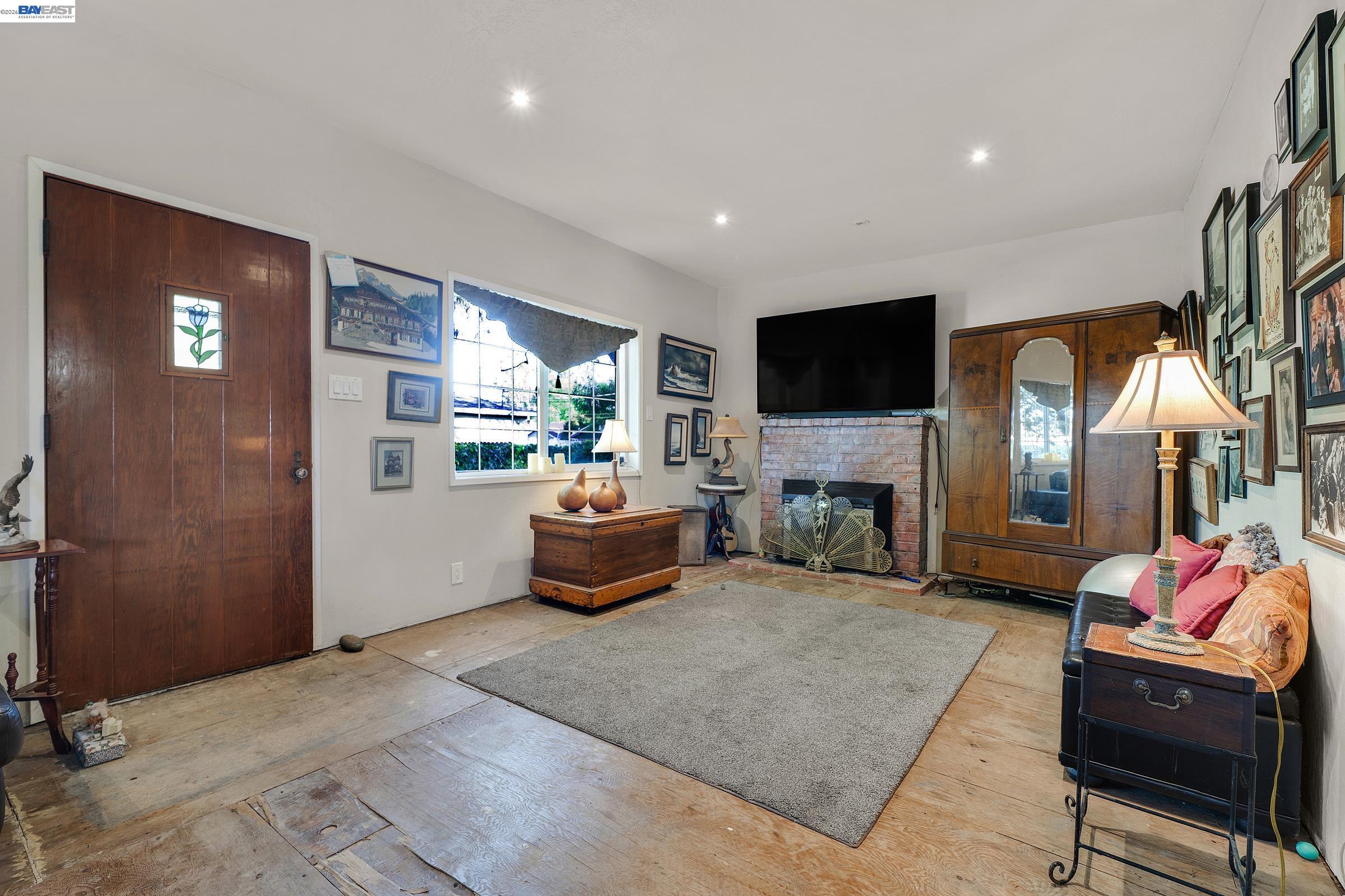 Detail Gallery Image 22 of 56 For 1177 Thiel Rd, Hayward,  CA 94544 - 2 Beds | 1 Baths