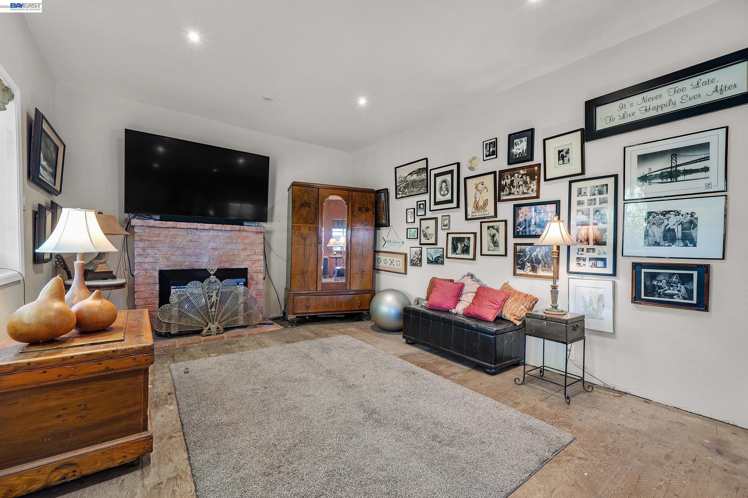 Detail Gallery Image 23 of 56 For 1177 Thiel Rd, Hayward,  CA 94544 - 2 Beds | 1 Baths