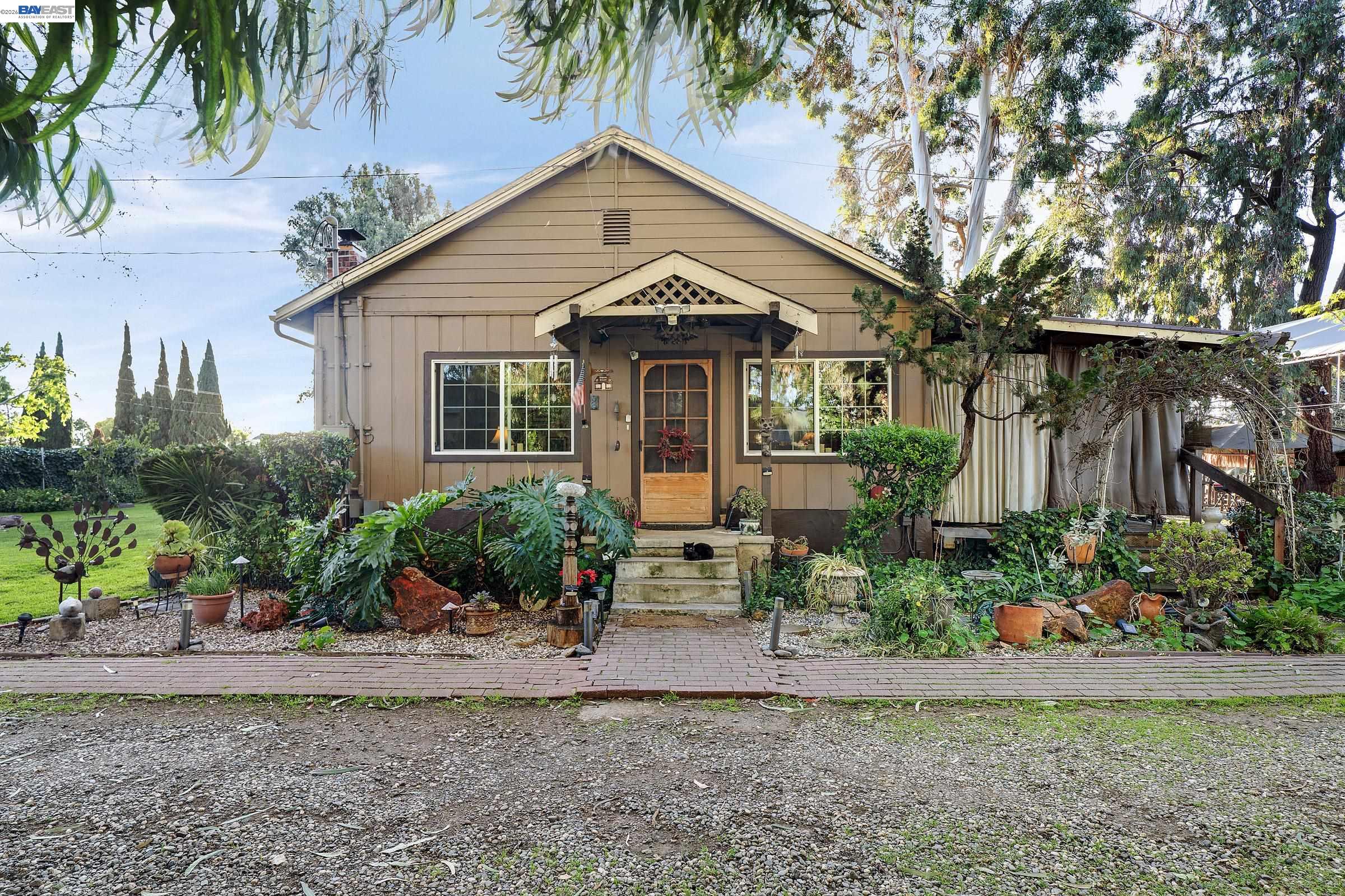 Detail Gallery Image 26 of 56 For 1177 Thiel Rd, Hayward,  CA 94544 - 2 Beds | 1 Baths