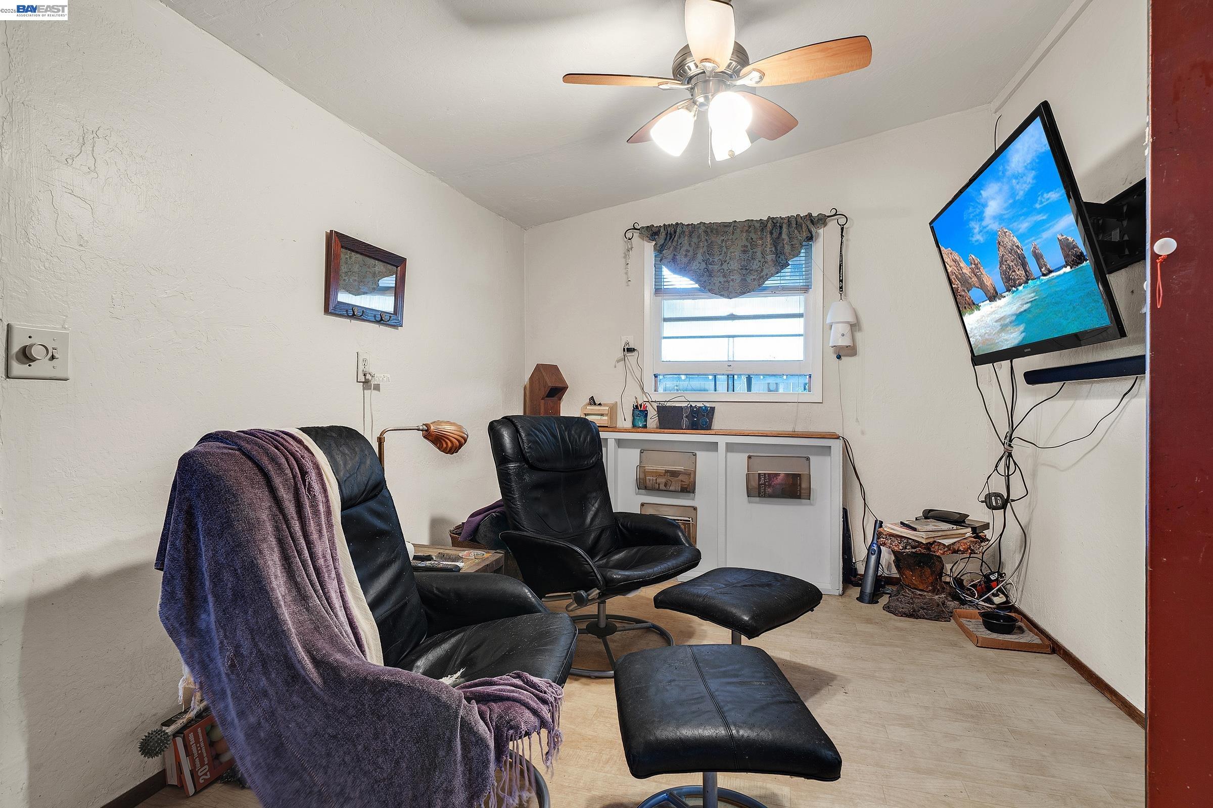 Detail Gallery Image 7 of 56 For 1177 Thiel Rd, Hayward,  CA 94544 - 2 Beds | 1 Baths