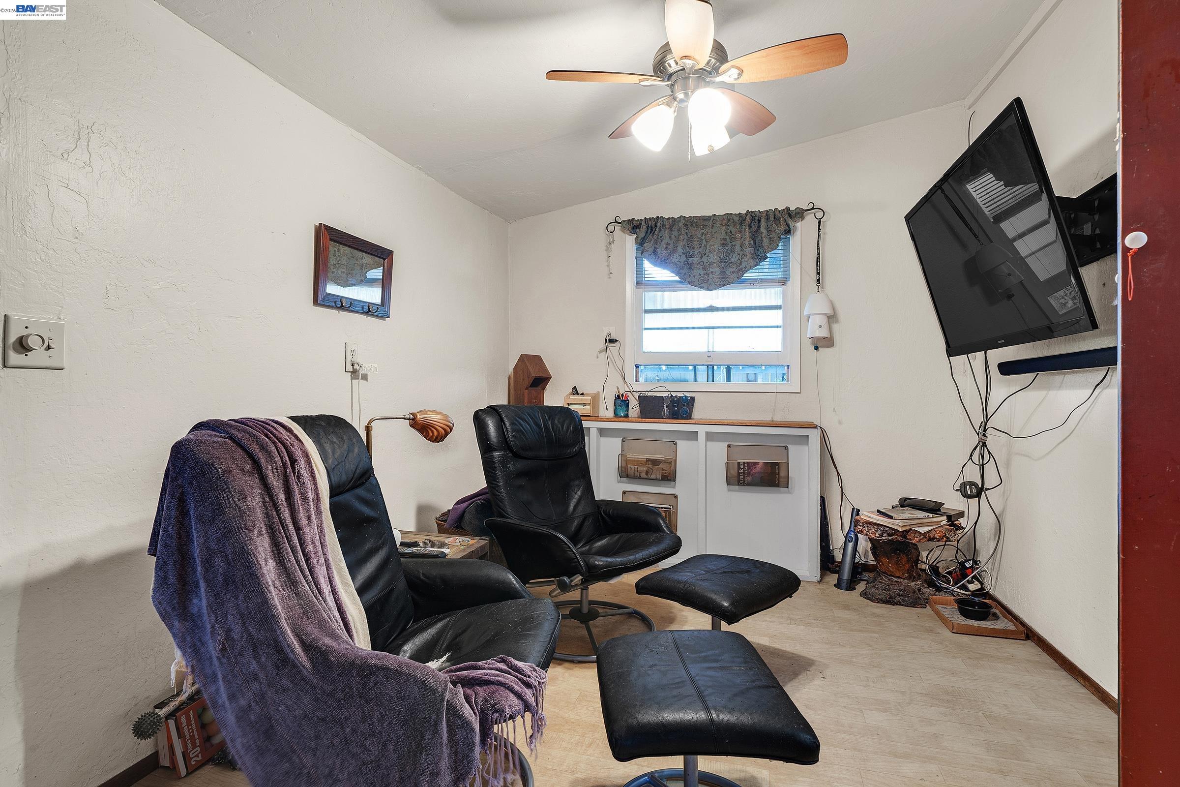 Detail Gallery Image 10 of 56 For 1177 Thiel Rd, Hayward,  CA 94544 - 2 Beds | 1 Baths