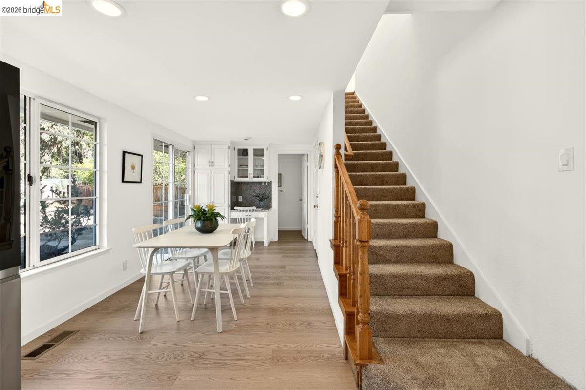 Detail Gallery Image 16 of 55 For 10565 Englewood Drive, Oakland,  CA 94605-5013 - 4 Beds | 2/1 Baths