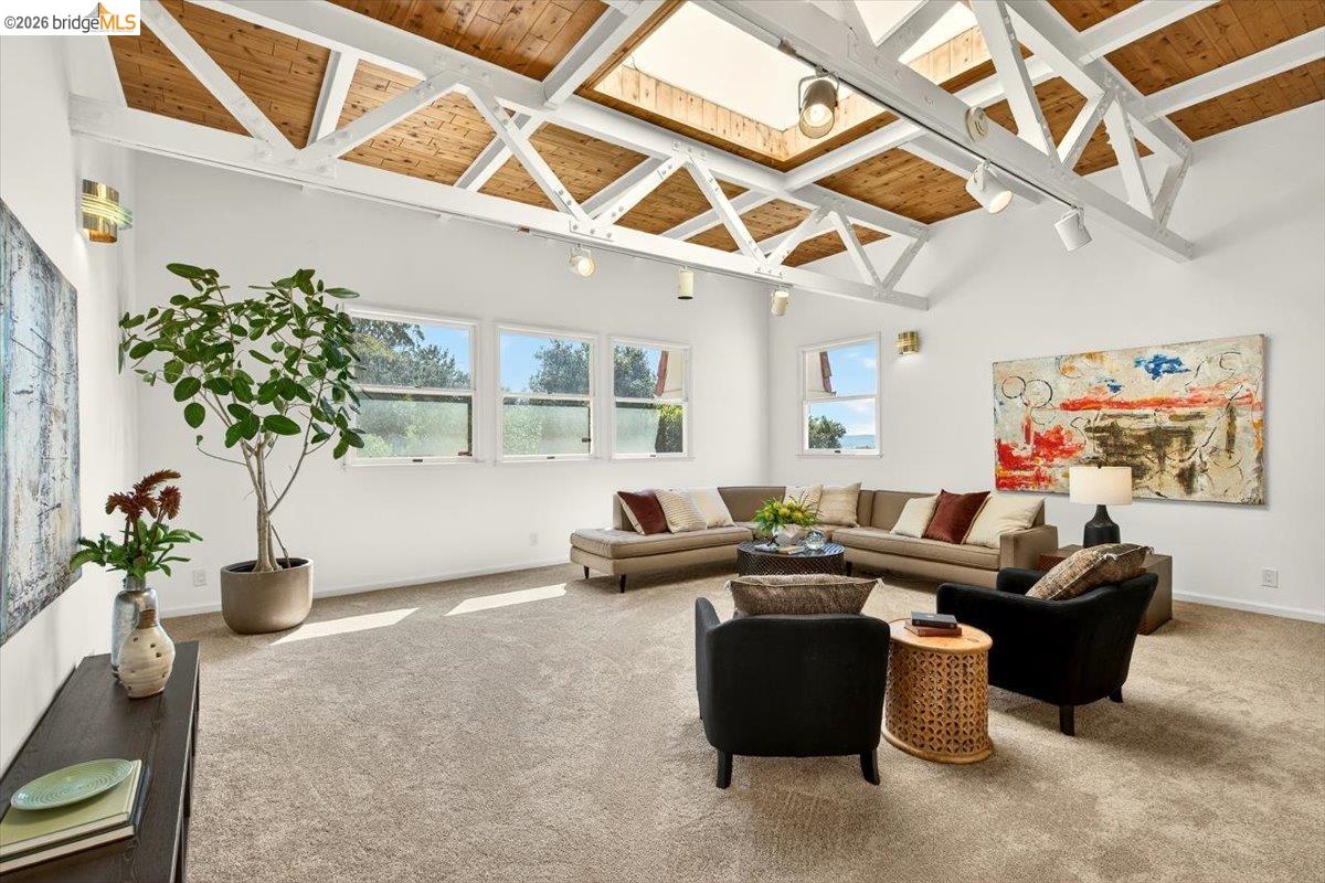 Detail Gallery Image 20 of 55 For 10565 Englewood Drive, Oakland,  CA 94605-5013 - 4 Beds | 2/1 Baths