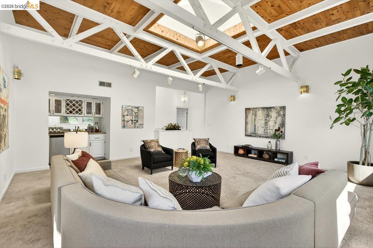 Detail Gallery Image 21 of 55 For 10565 Englewood Drive, Oakland,  CA 94605-5013 - 4 Beds | 2/1 Baths