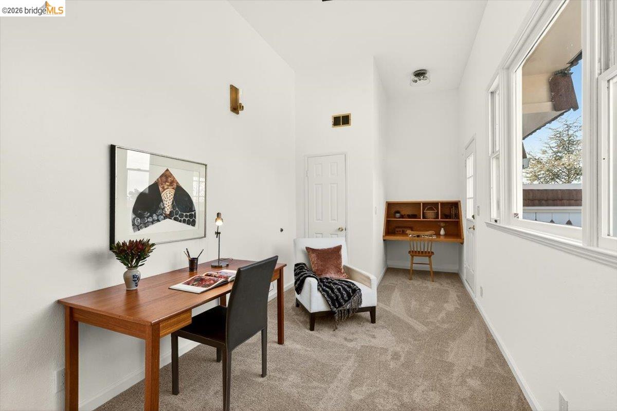 Detail Gallery Image 25 of 55 For 10565 Englewood Drive, Oakland,  CA 94605-5013 - 4 Beds | 2/1 Baths