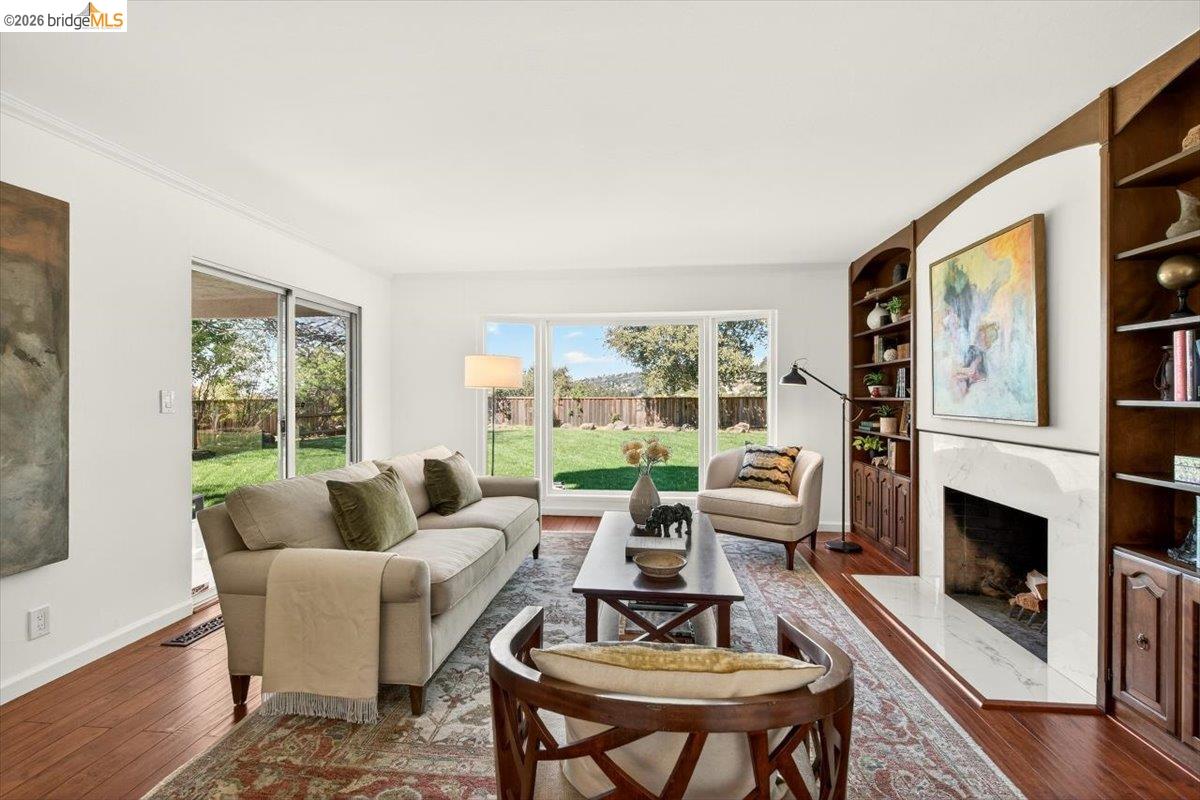 Detail Gallery Image 9 of 55 For 10565 Englewood Drive, Oakland,  CA 94605-5013 - 4 Beds | 2/1 Baths