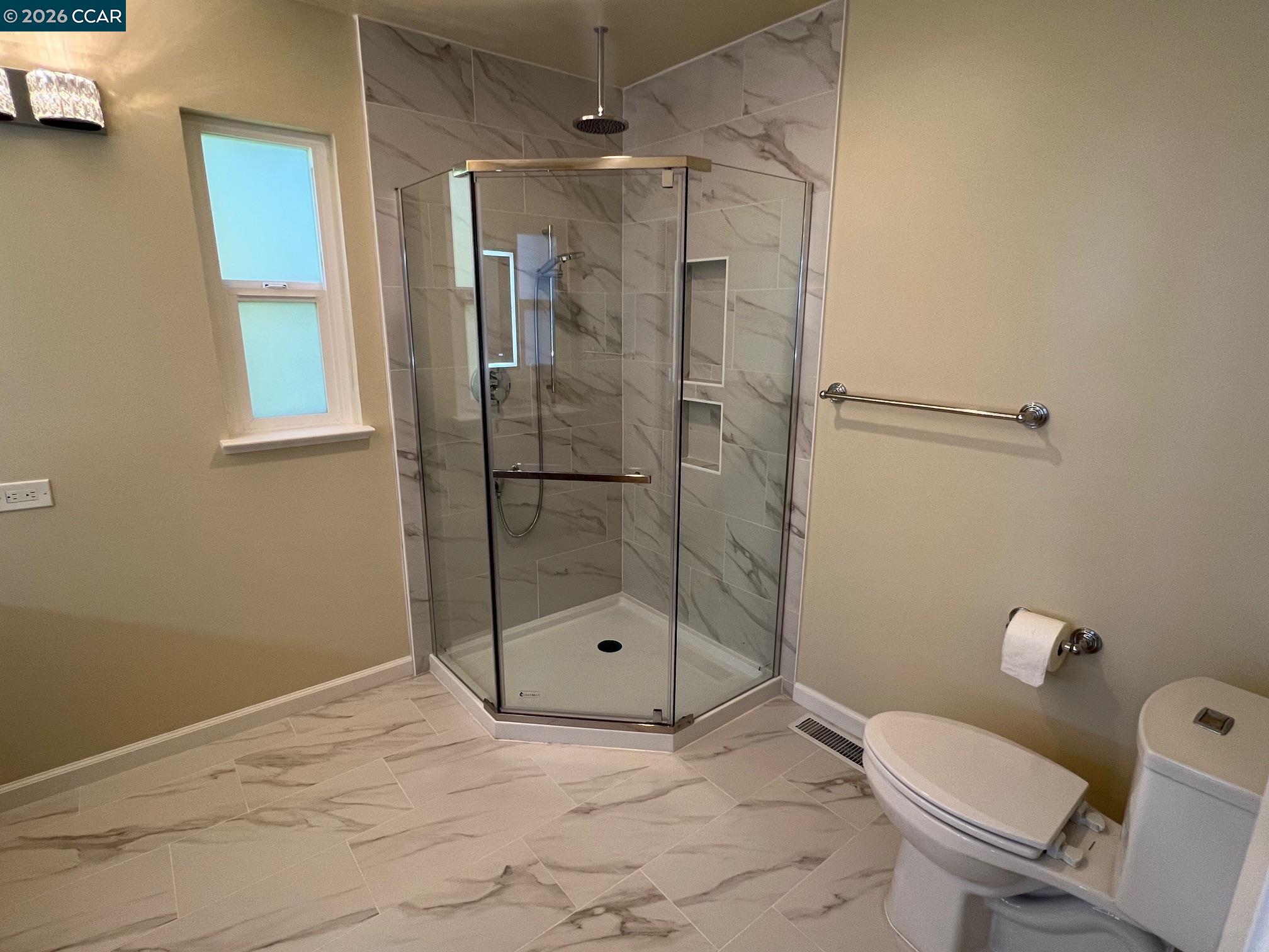 Detail Gallery Image 5 of 30 For 5535 Merritt Dr, Concord,  CA 94521 - 4 Beds | 3 Baths