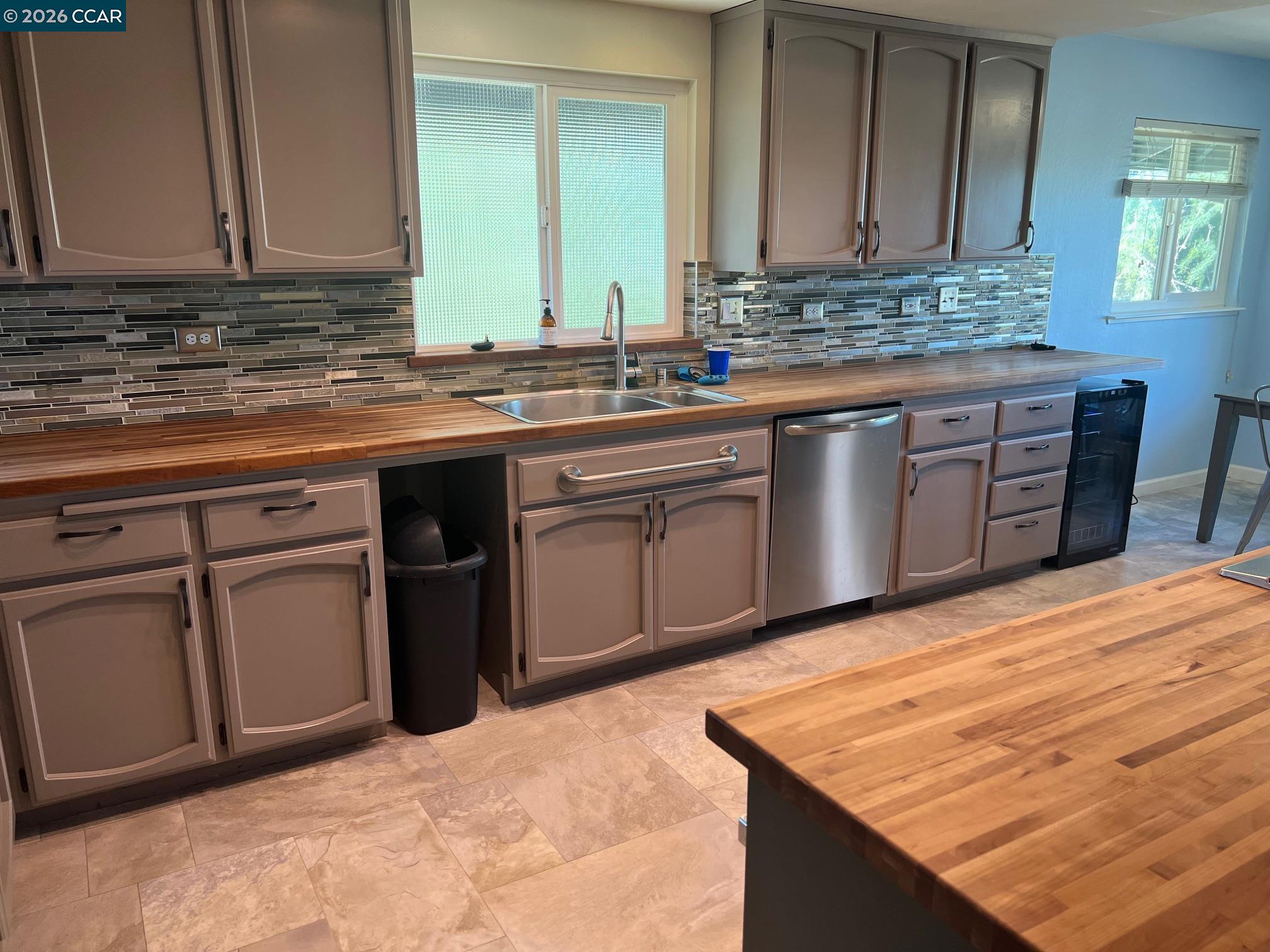 Detail Gallery Image 9 of 30 For 5535 Merritt Dr, Concord,  CA 94521 - 4 Beds | 3 Baths