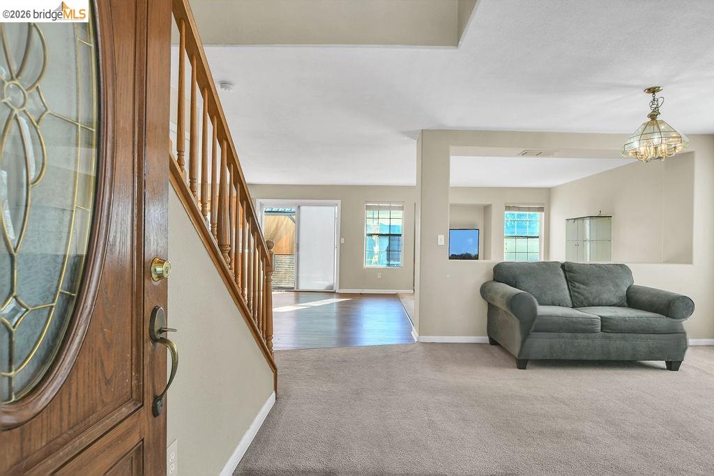 Detail Gallery Image 2 of 25 For 2004 Hedge Way, Brentwood,  CA 94513 - 4 Beds | 2/1 Baths