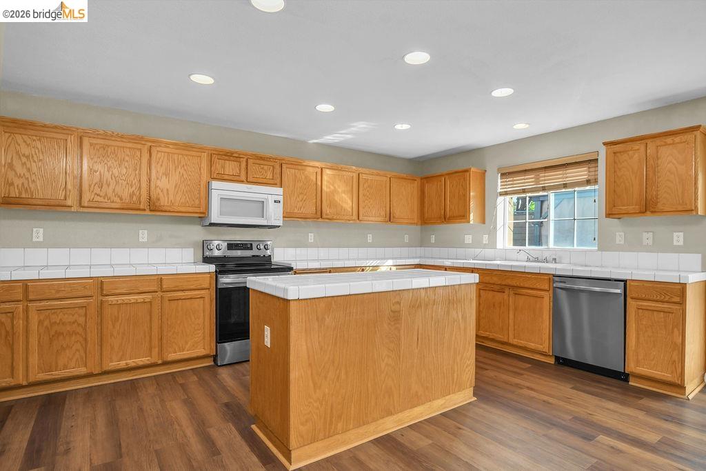 Detail Gallery Image 5 of 25 For 2004 Hedge Way, Brentwood,  CA 94513 - 4 Beds | 2/1 Baths