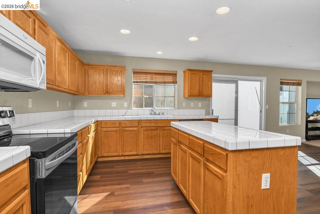 Detail Gallery Image 6 of 25 For 2004 Hedge Way, Brentwood,  CA 94513 - 4 Beds | 2/1 Baths