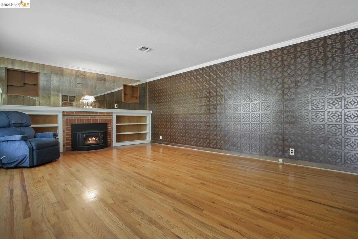 Detail Gallery Image 2 of 9 For 1320 Barcelona, Stockton,  CA 95209 - 3 Beds | 1/1 Baths