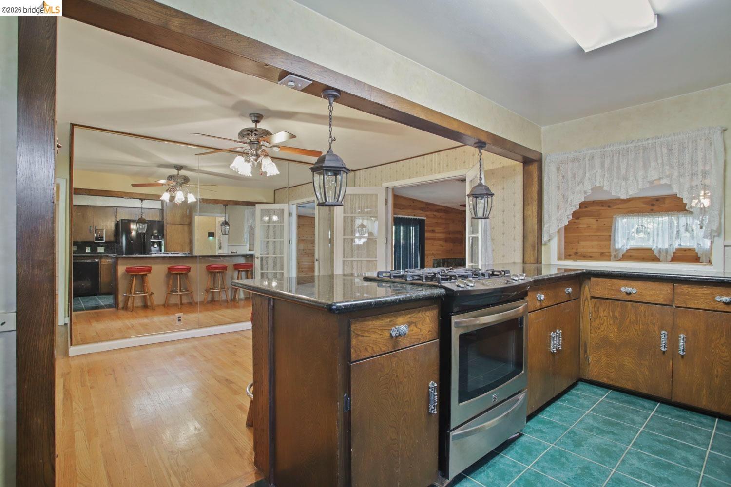 Detail Gallery Image 5 of 9 For 1320 Barcelona, Stockton,  CA 95209 - 3 Beds | 1/1 Baths