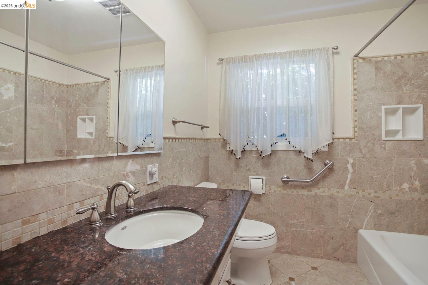 Detail Gallery Image 6 of 9 For 1320 Barcelona, Stockton,  CA 95209 - 3 Beds | 1/1 Baths