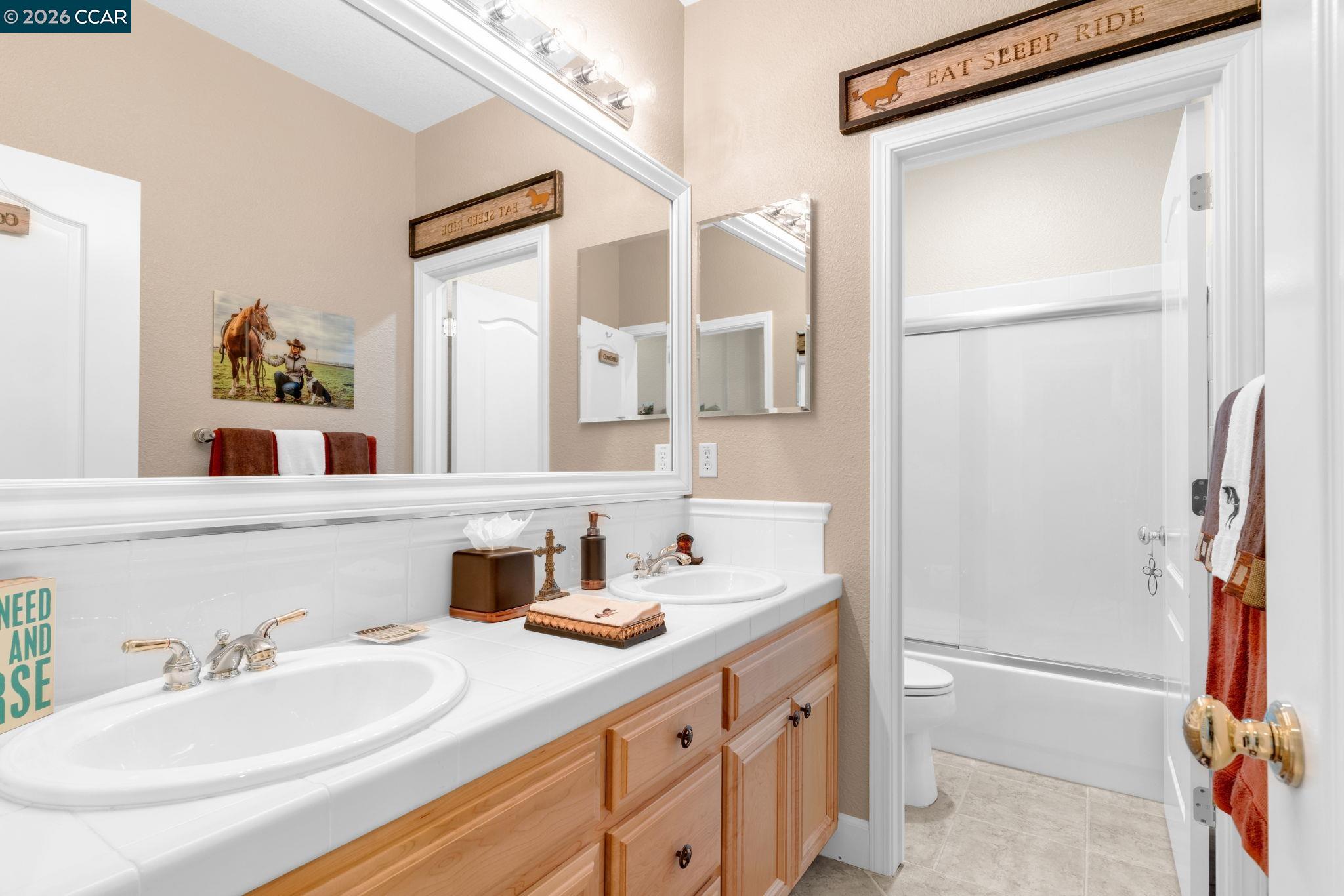 Detail Gallery Image 25 of 55 For 974 Rosehedge Ct, Concord,  CA 94521 - 4 Beds | 3/1 Baths