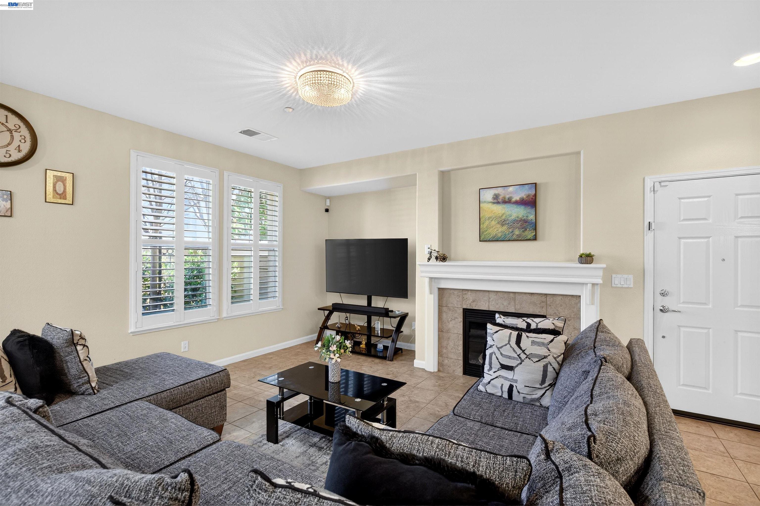 Detail Gallery Image 5 of 28 For 86 S Cortadillo St, Mountain House,  CA 95391 - 3 Beds | 3 Baths