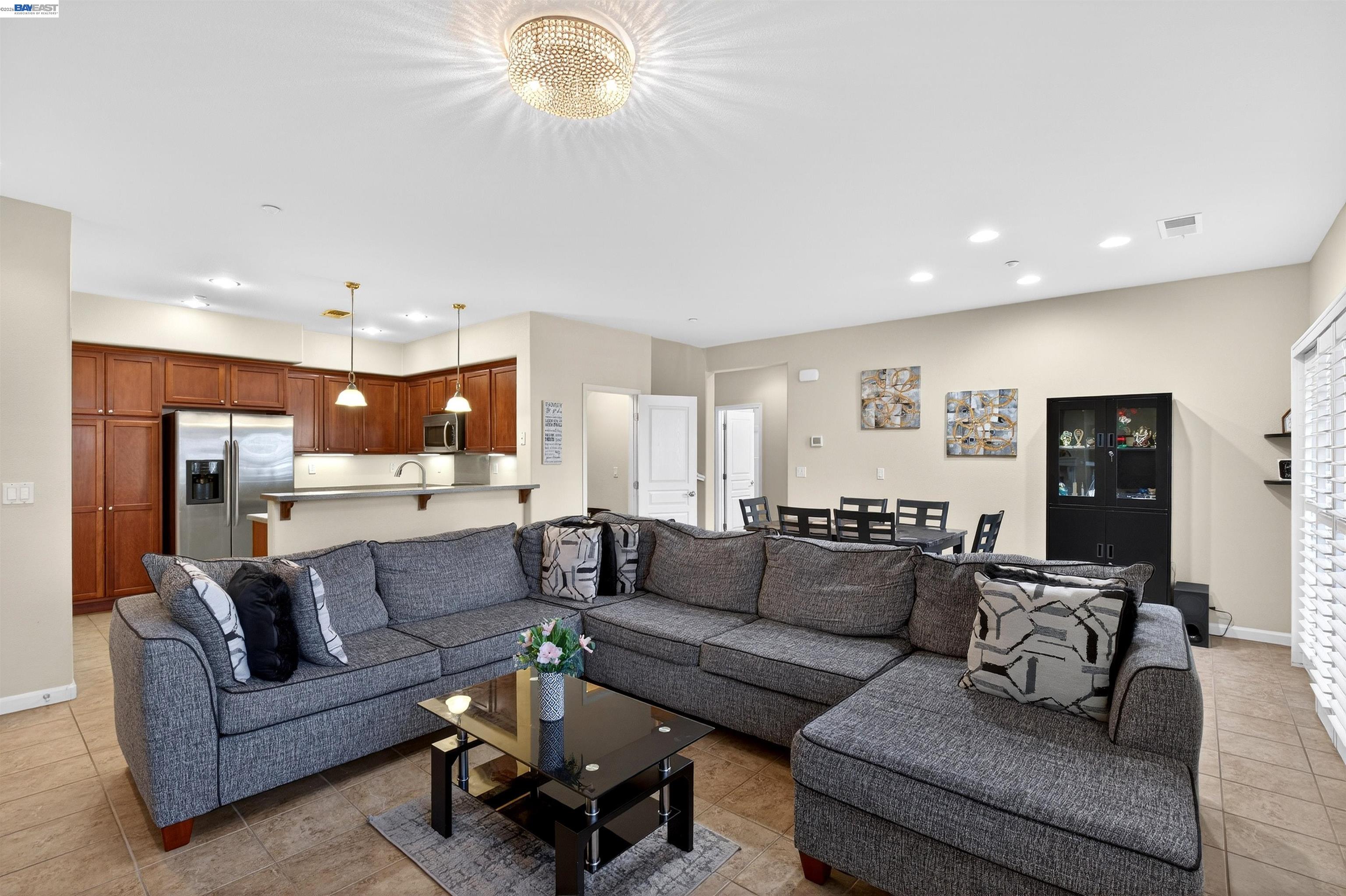 Detail Gallery Image 7 of 28 For 86 S Cortadillo St, Mountain House,  CA 95391 - 3 Beds | 3 Baths