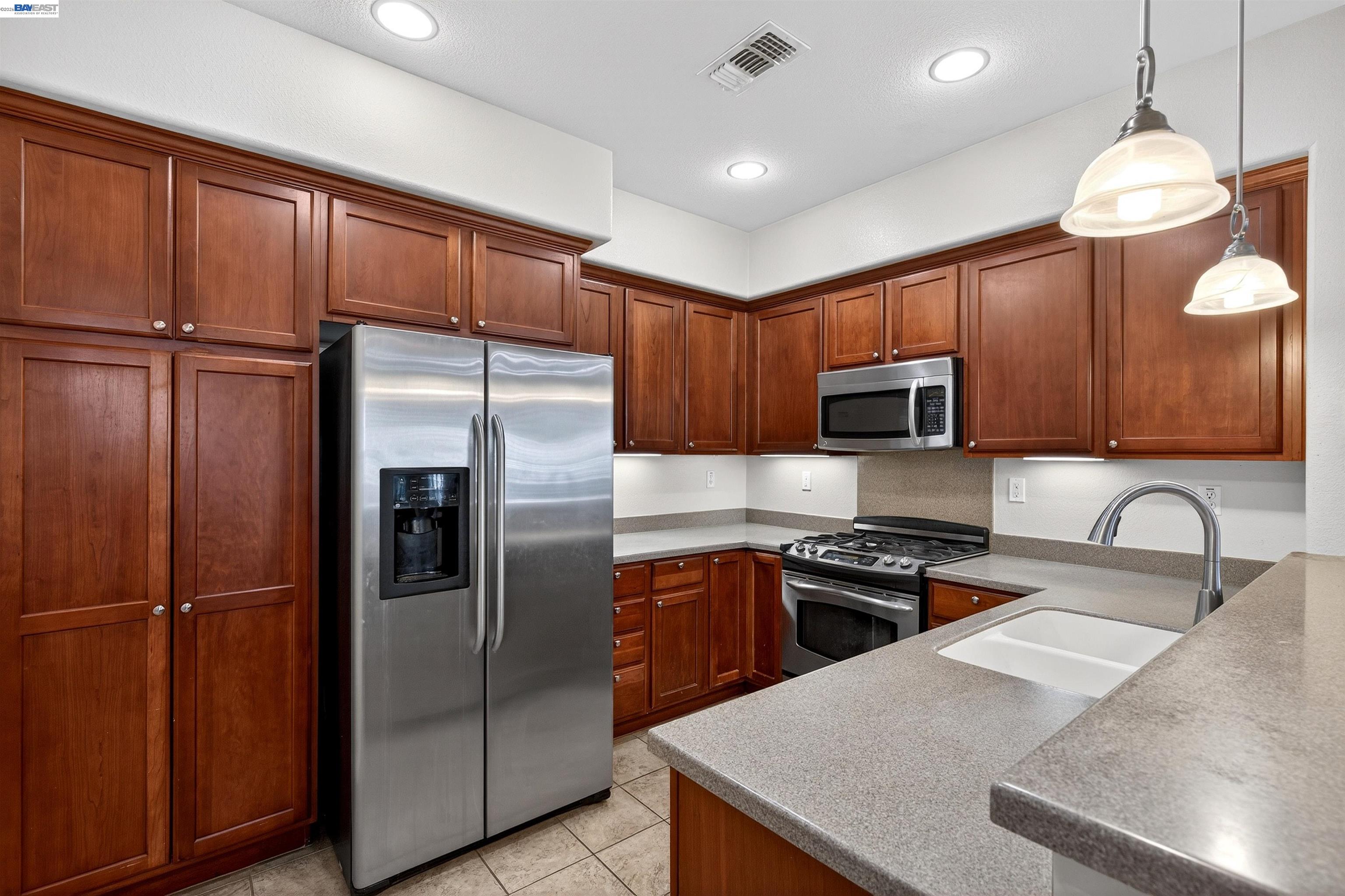 Detail Gallery Image 8 of 28 For 86 S Cortadillo St, Mountain House,  CA 95391 - 3 Beds | 3 Baths