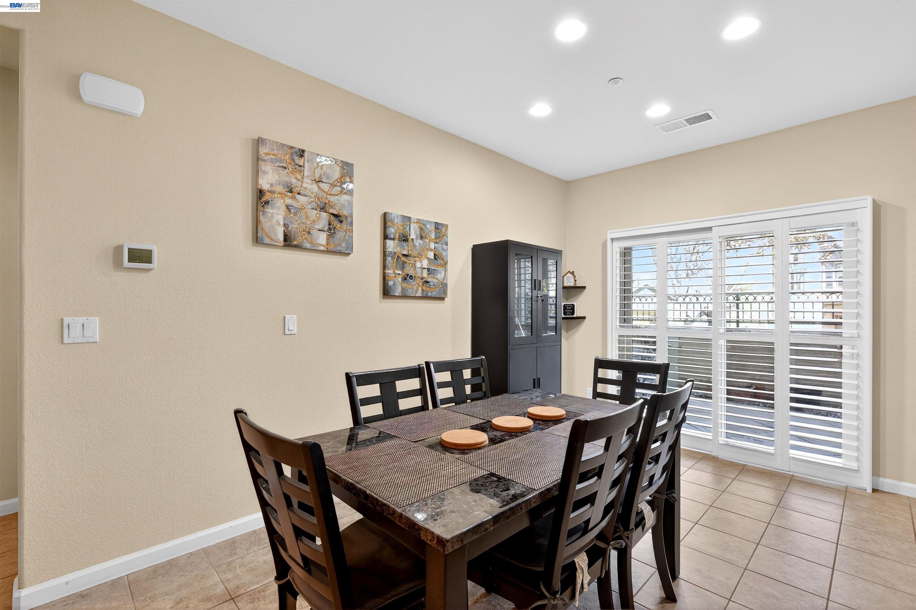 Detail Gallery Image 10 of 28 For 86 S Cortadillo St, Mountain House,  CA 95391 - 3 Beds | 3 Baths