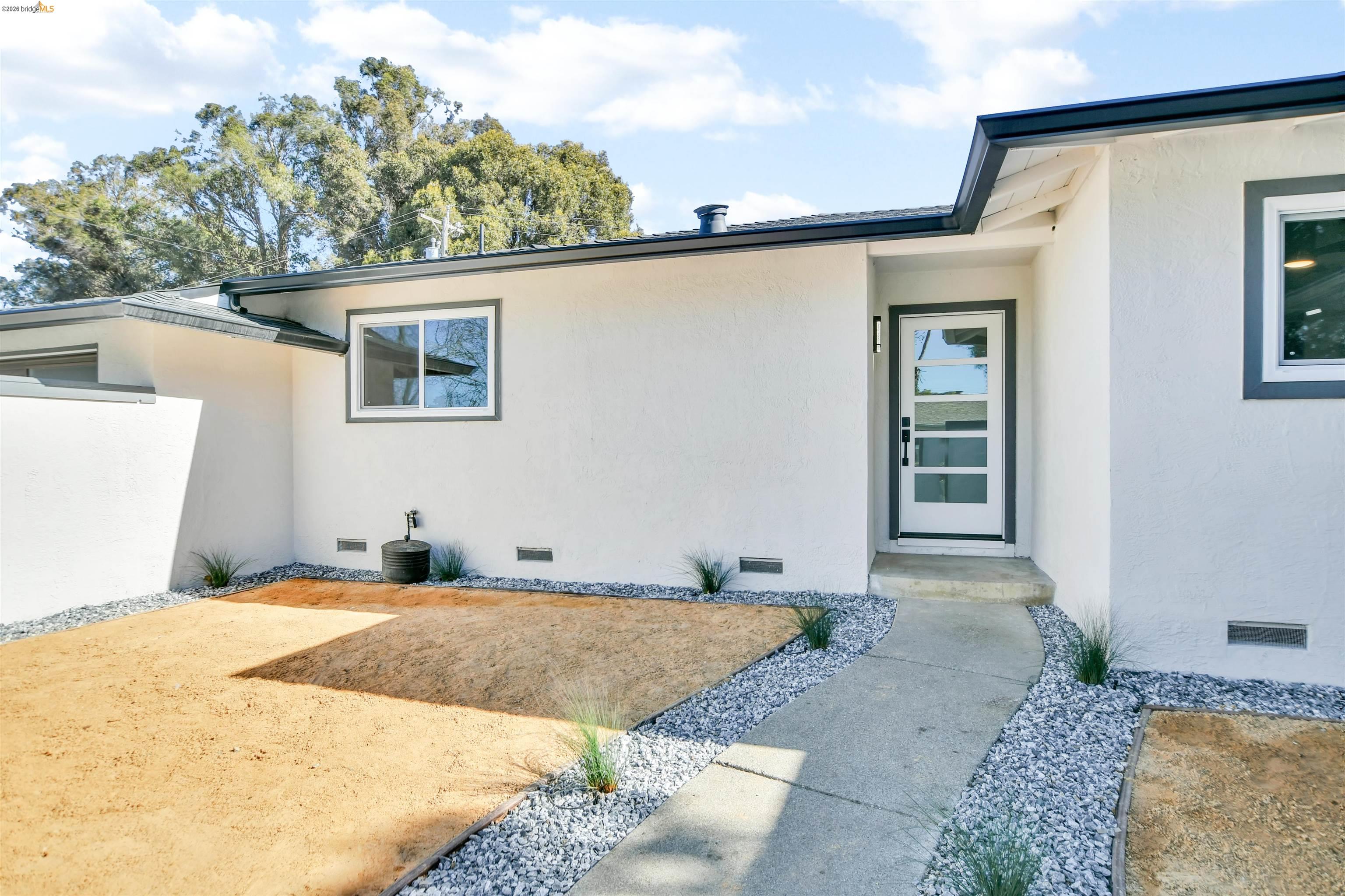 Detail Gallery Image 4 of 26 For 846 Savannah Cir, Walnut Creek,  CA 94598 - 4 Beds | 2 Baths