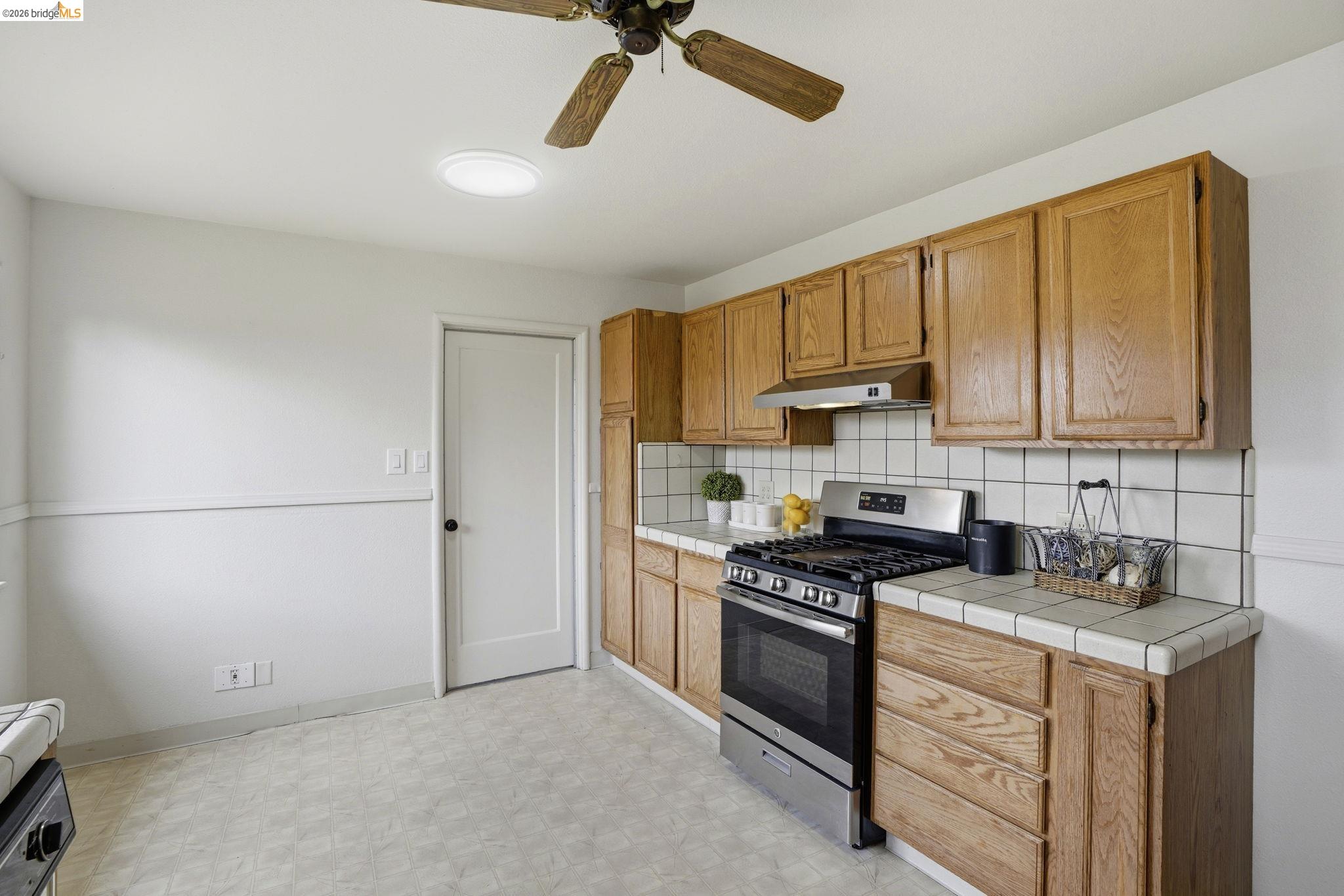 Detail Gallery Image 11 of 29 For 83 Beverly Dr, Salinas,  CA 93905 - 3 Beds | 1 Baths