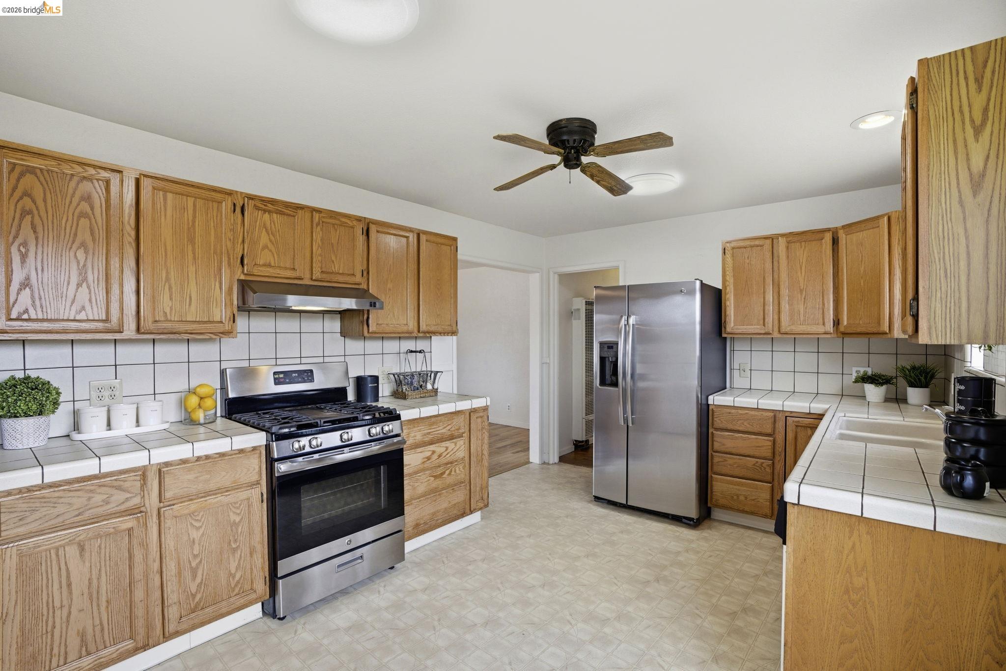 Detail Gallery Image 10 of 29 For 83 Beverly Dr, Salinas,  CA 93905 - 3 Beds | 1 Baths