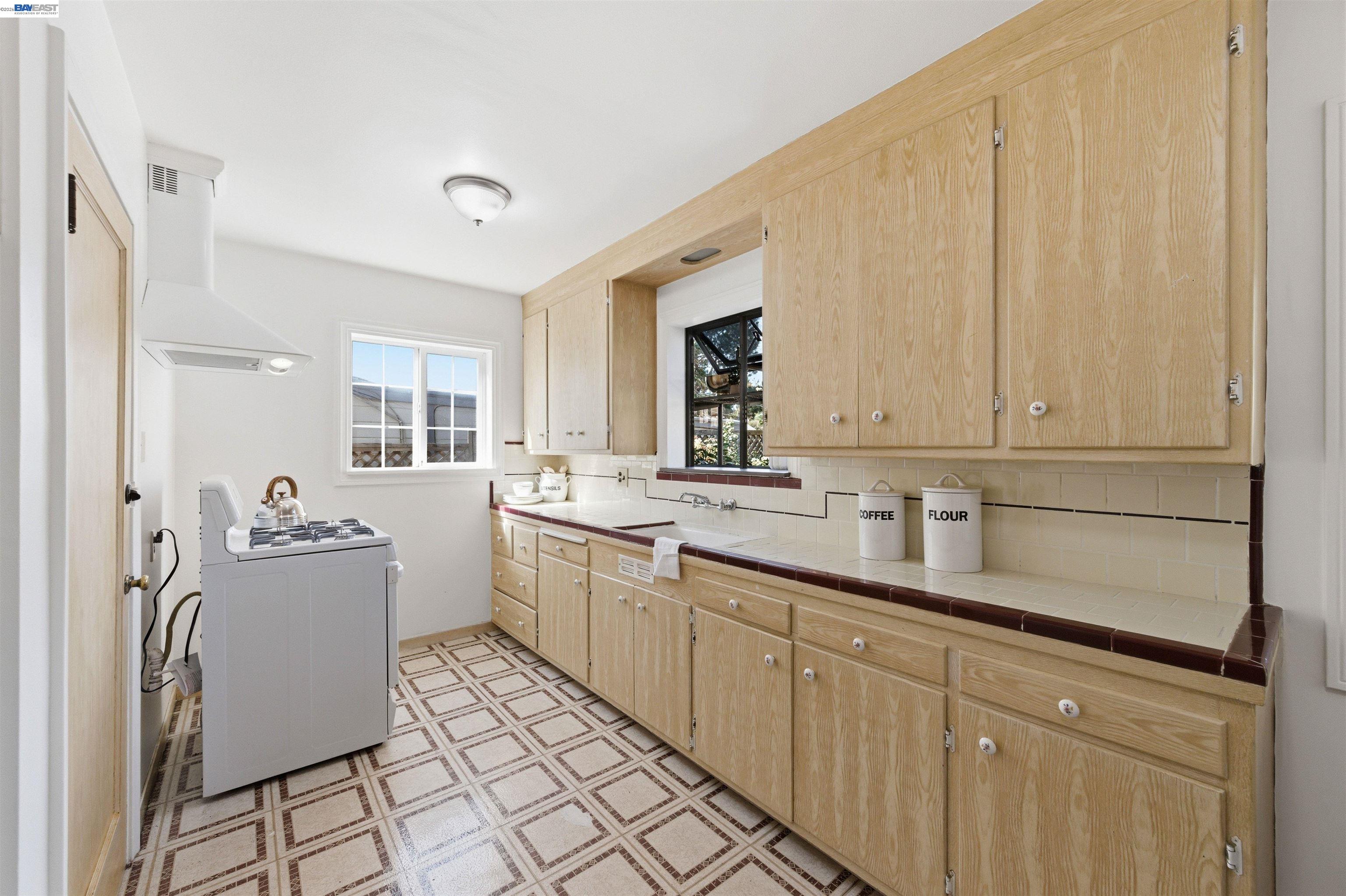 Detail Gallery Image 11 of 34 For 4164 Seven Hills Rd, Castro Valley,  CA 94546 - 2 Beds | 1 Baths