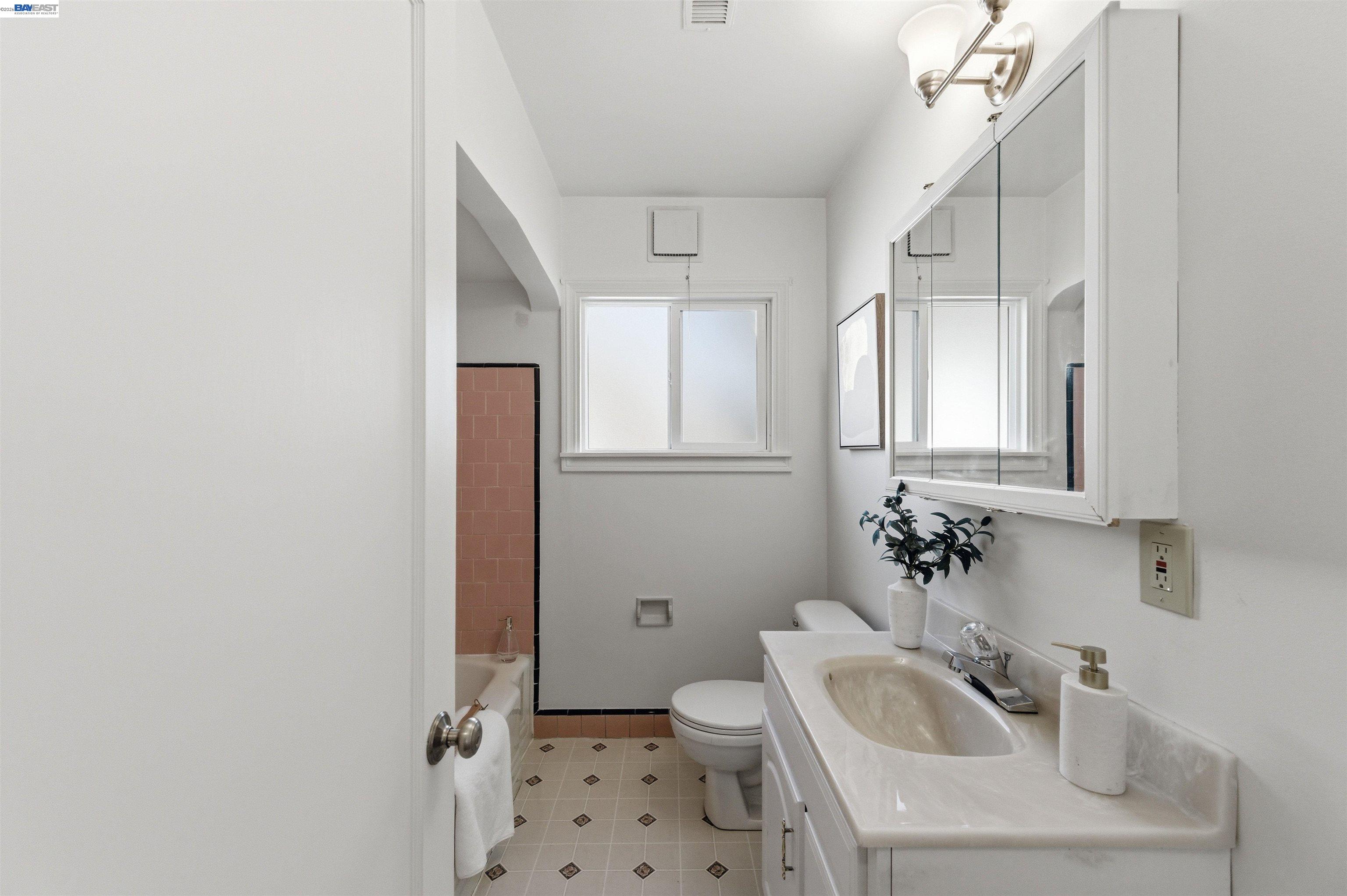 Detail Gallery Image 15 of 34 For 4164 Seven Hills Rd, Castro Valley,  CA 94546 - 2 Beds | 1 Baths