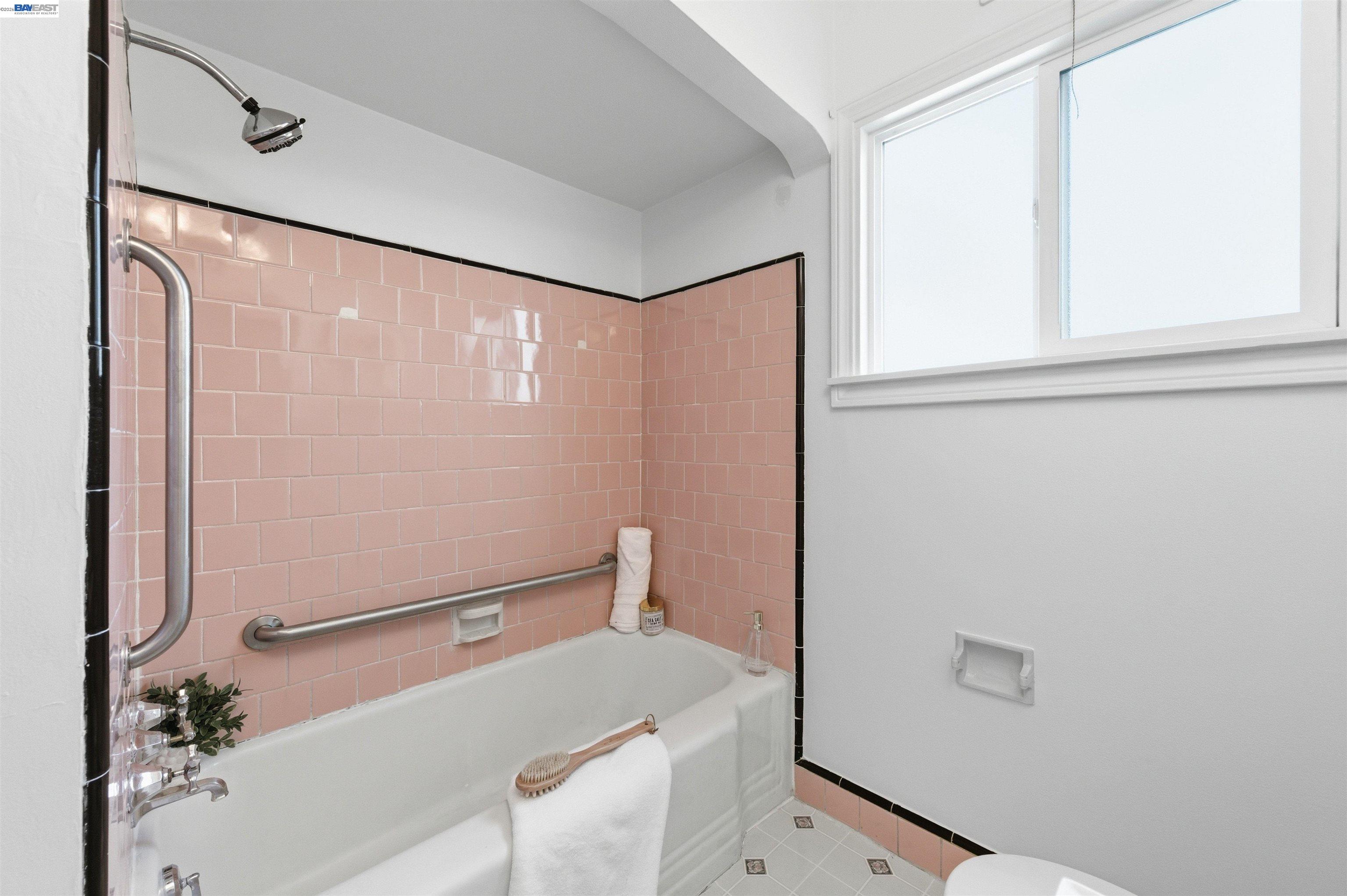 Detail Gallery Image 16 of 34 For 4164 Seven Hills Rd, Castro Valley,  CA 94546 - 2 Beds | 1 Baths