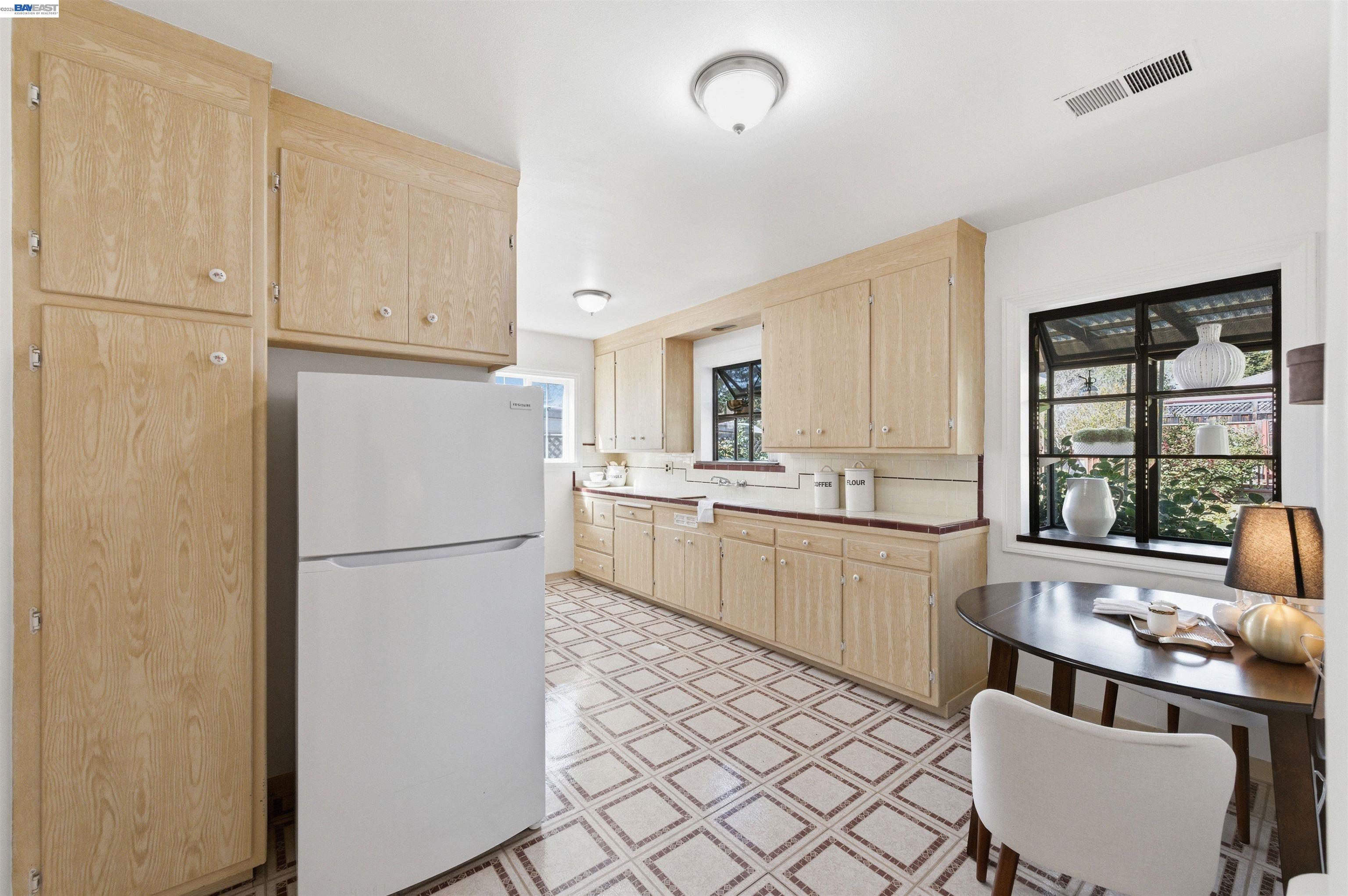 Detail Gallery Image 10 of 34 For 4164 Seven Hills Rd, Castro Valley,  CA 94546 - 2 Beds | 1 Baths