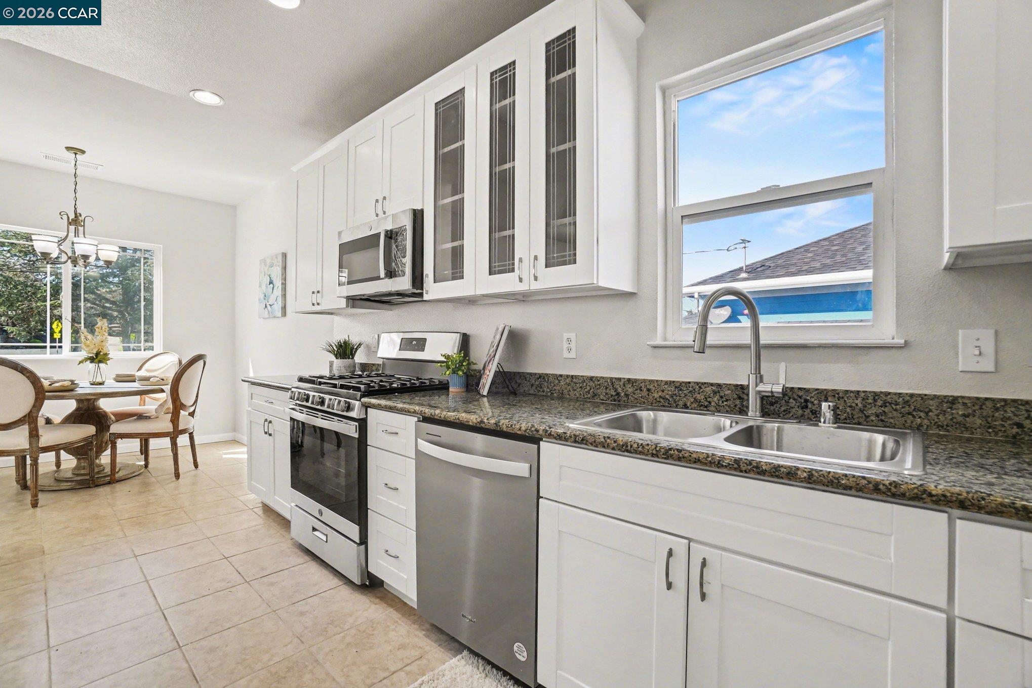 Detail Gallery Image 6 of 19 For 139 Rodeo Ave, Rodeo,  CA 94572 - 3 Beds | 2 Baths