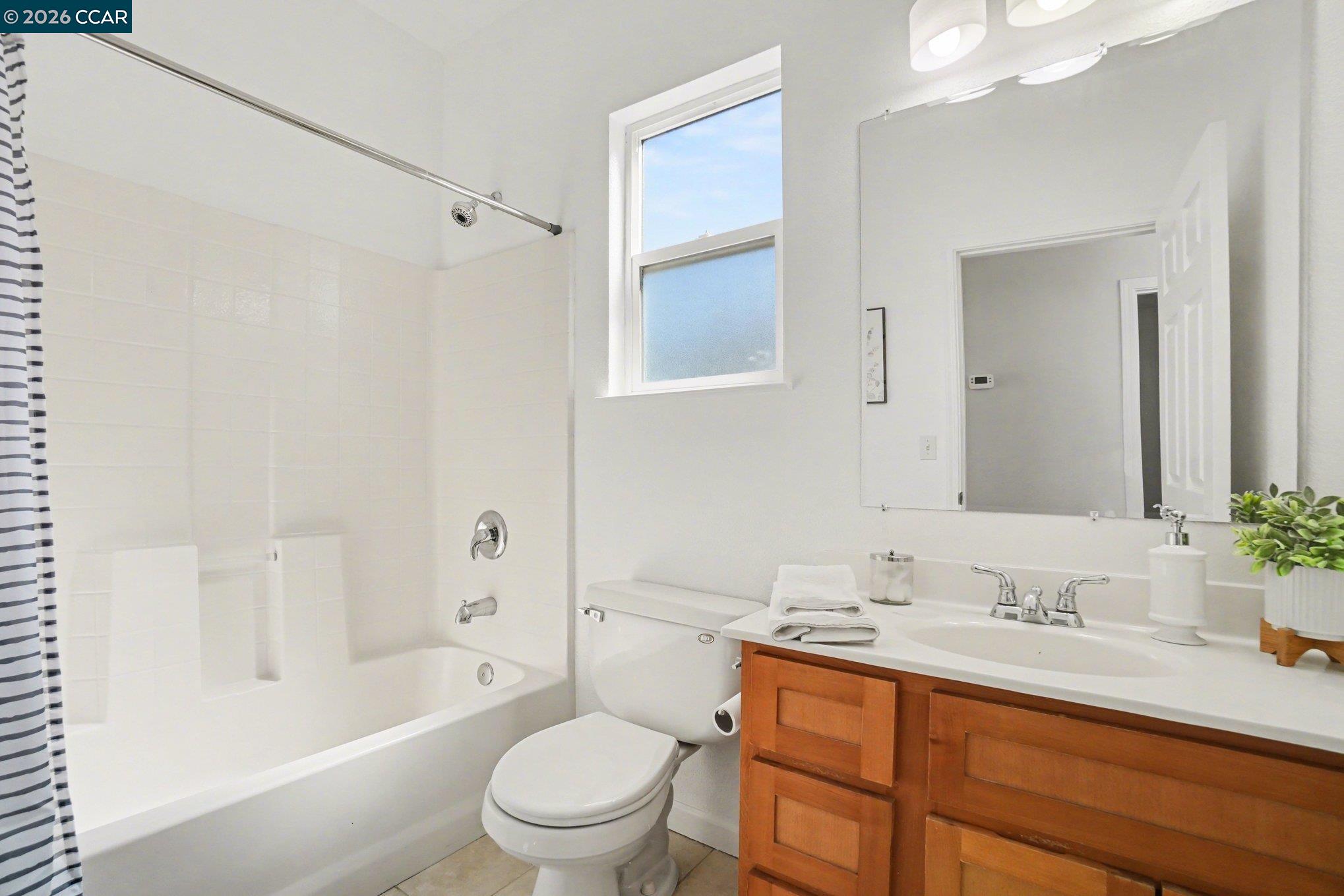 Detail Gallery Image 9 of 19 For 139 Rodeo Ave, Rodeo,  CA 94572 - 3 Beds | 2 Baths