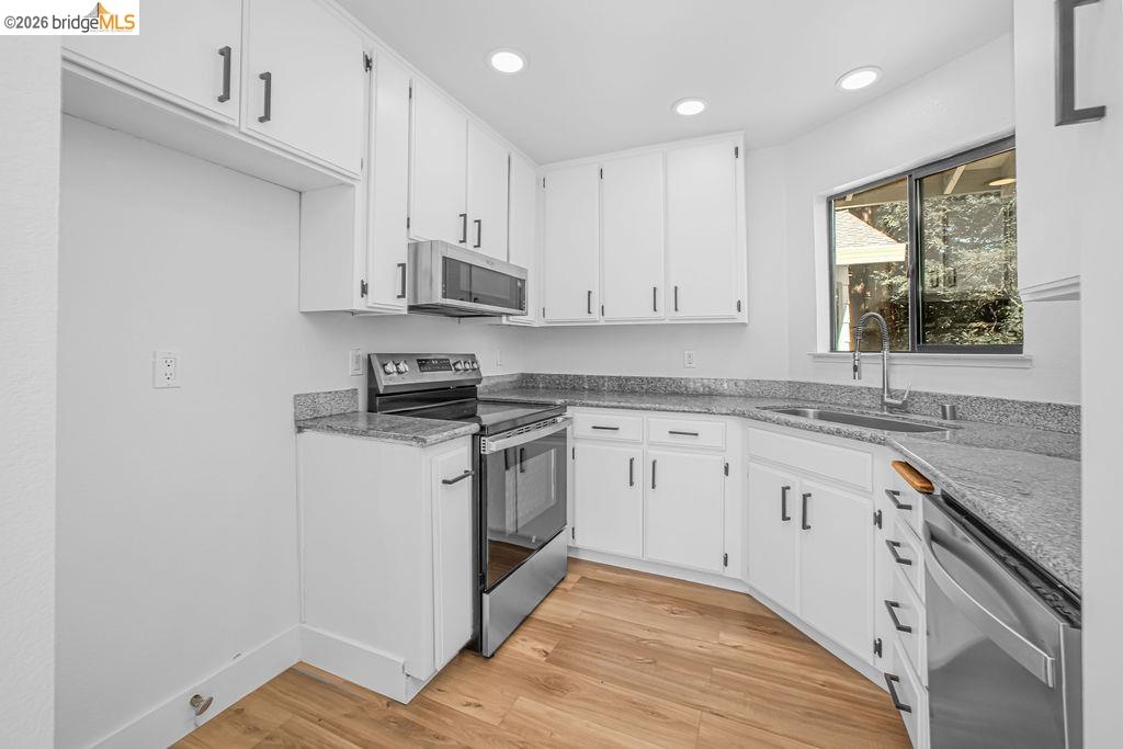 Detail Gallery Image 7 of 32 For 802 Dover, Hercules,  CA 94547 - 2 Beds | 1 Baths