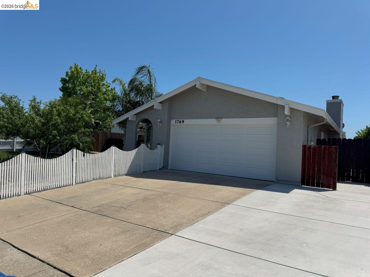 Detail Gallery Image 3 of 36 For 1769 Teresa Ln, Oakley,  CA 94561 - 3 Beds | 2 Baths