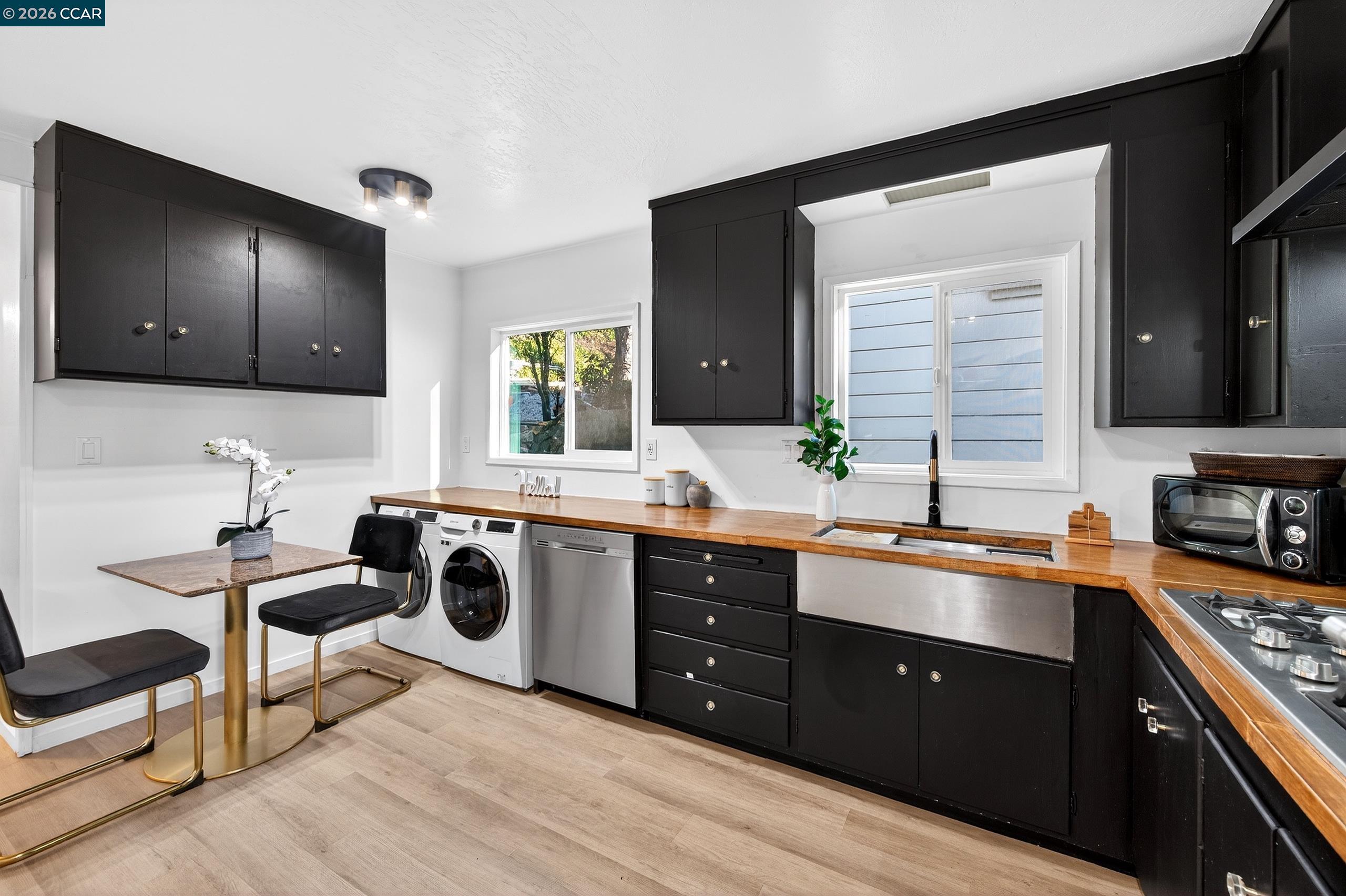 Detail Gallery Image 12 of 58 For 230 Fairlawn Dr, Berkeley,  CA 94708 - 4 Beds | 2 Baths