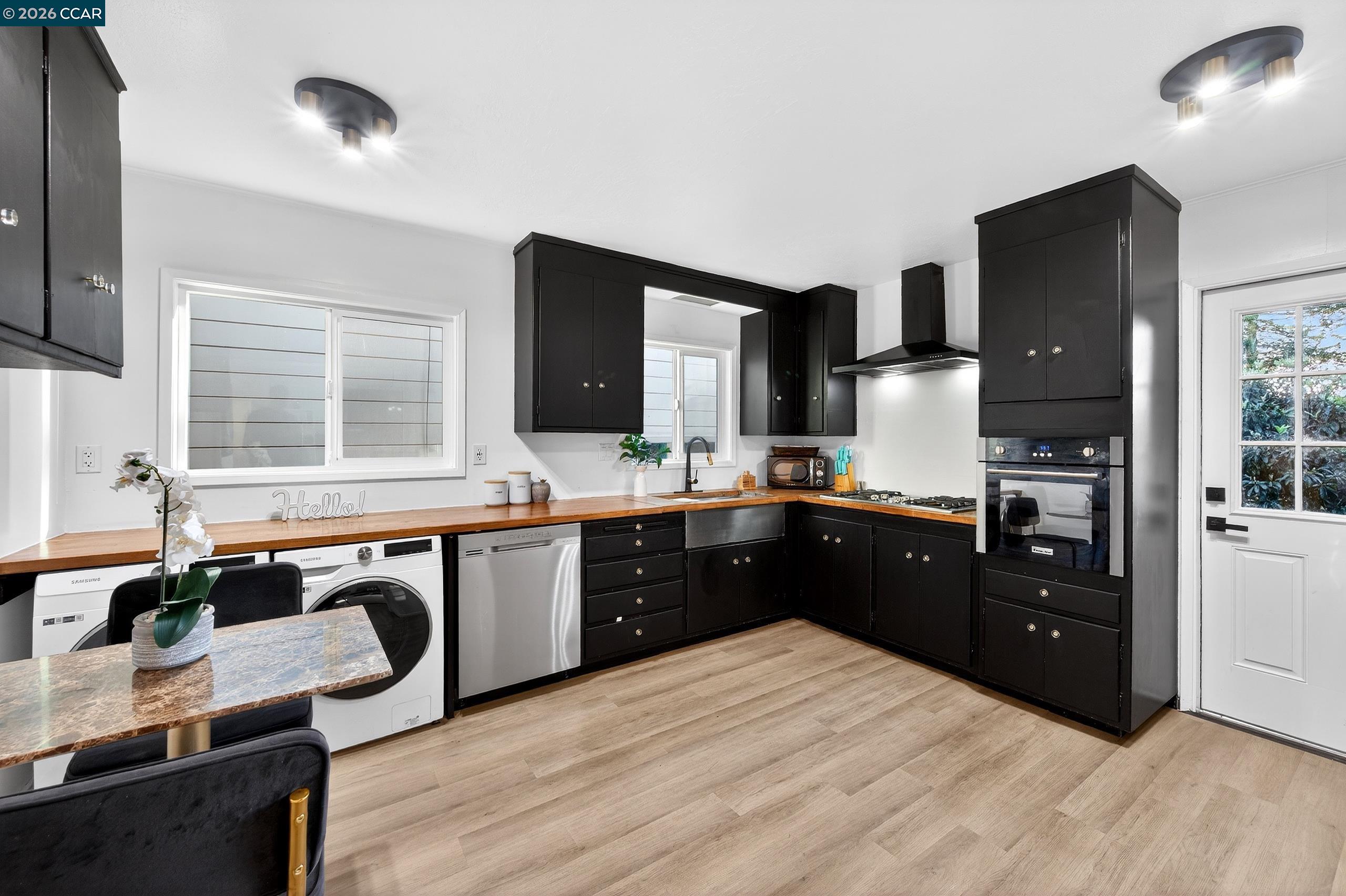 Detail Gallery Image 13 of 58 For 230 Fairlawn Dr, Berkeley,  CA 94708 - 4 Beds | 2 Baths